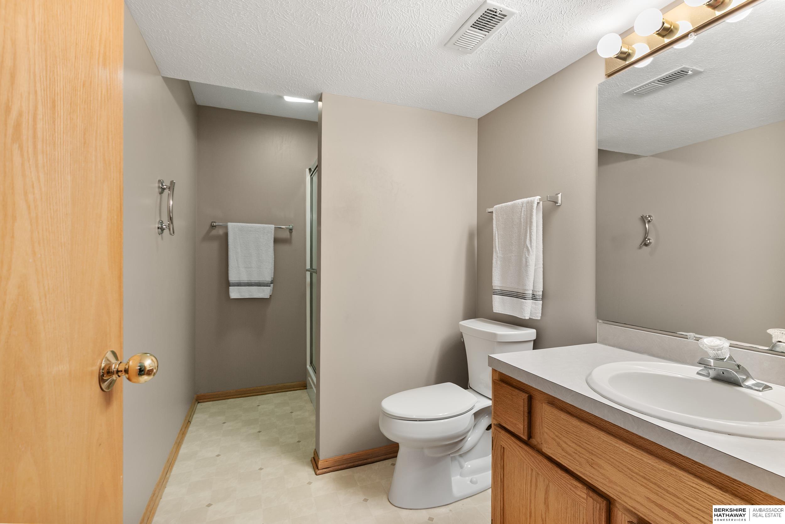 Lincoln, Nebraska 68516, United States, 3 Bedrooms Bedrooms, ,3 BathroomsBathrooms,Residential,Active,231754