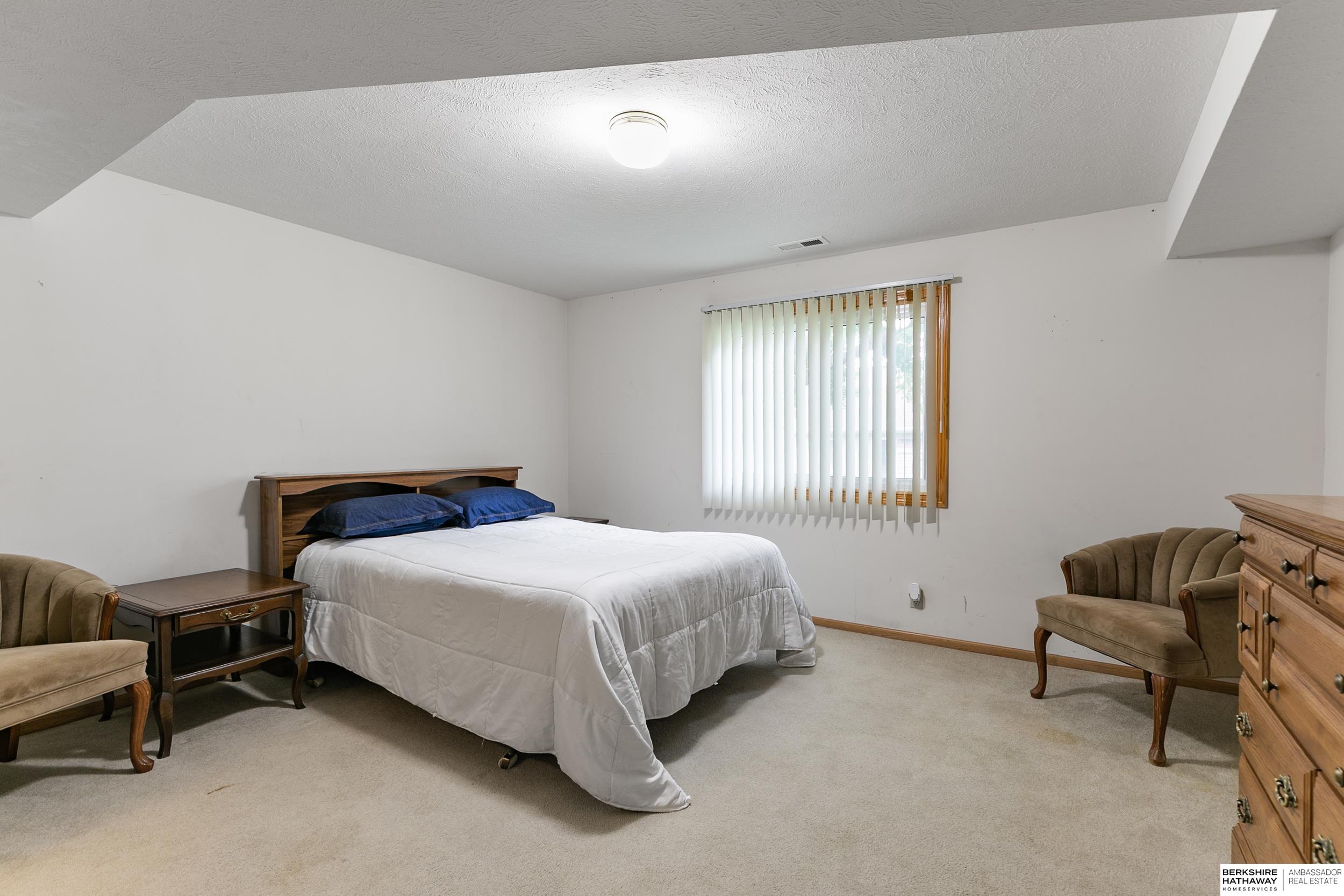 Lincoln, Nebraska 68516, United States, 3 Bedrooms Bedrooms, ,3 BathroomsBathrooms,Residential,Active,231754