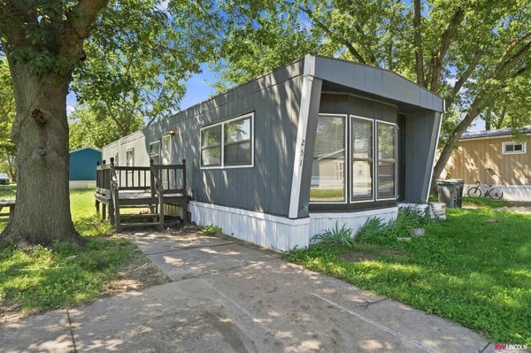 251 ALEXANDER RD, LINCOLN, NE 68521 - Image 0875bbdea202041885d32dff1ff1de92/2084470144