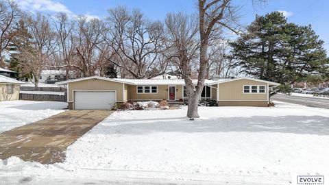 Photo of 939 S 89th Street, Omaha, NE 68114 (MLS # 22534282)