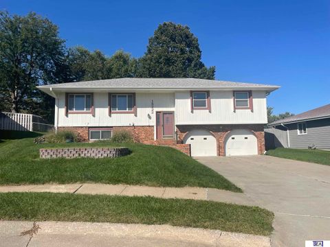 Photo of 15222 Douglas Circle, Omaha, NE 68154 (MLS # 22527659)