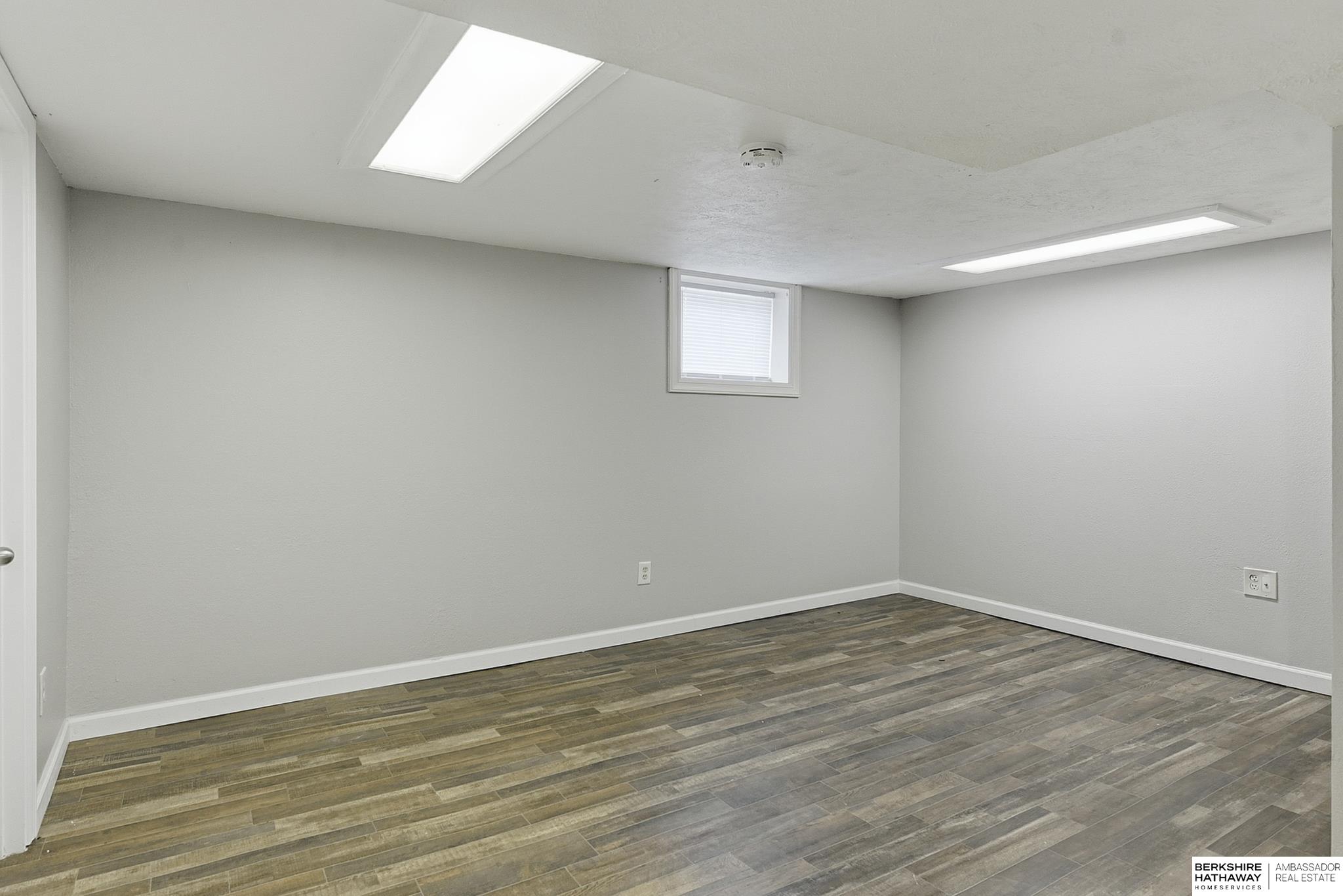 Omaha, Nebraska 68107, United States, 2 Bedrooms Bedrooms, ,2 BathroomsBathrooms,Residential,Active,240014