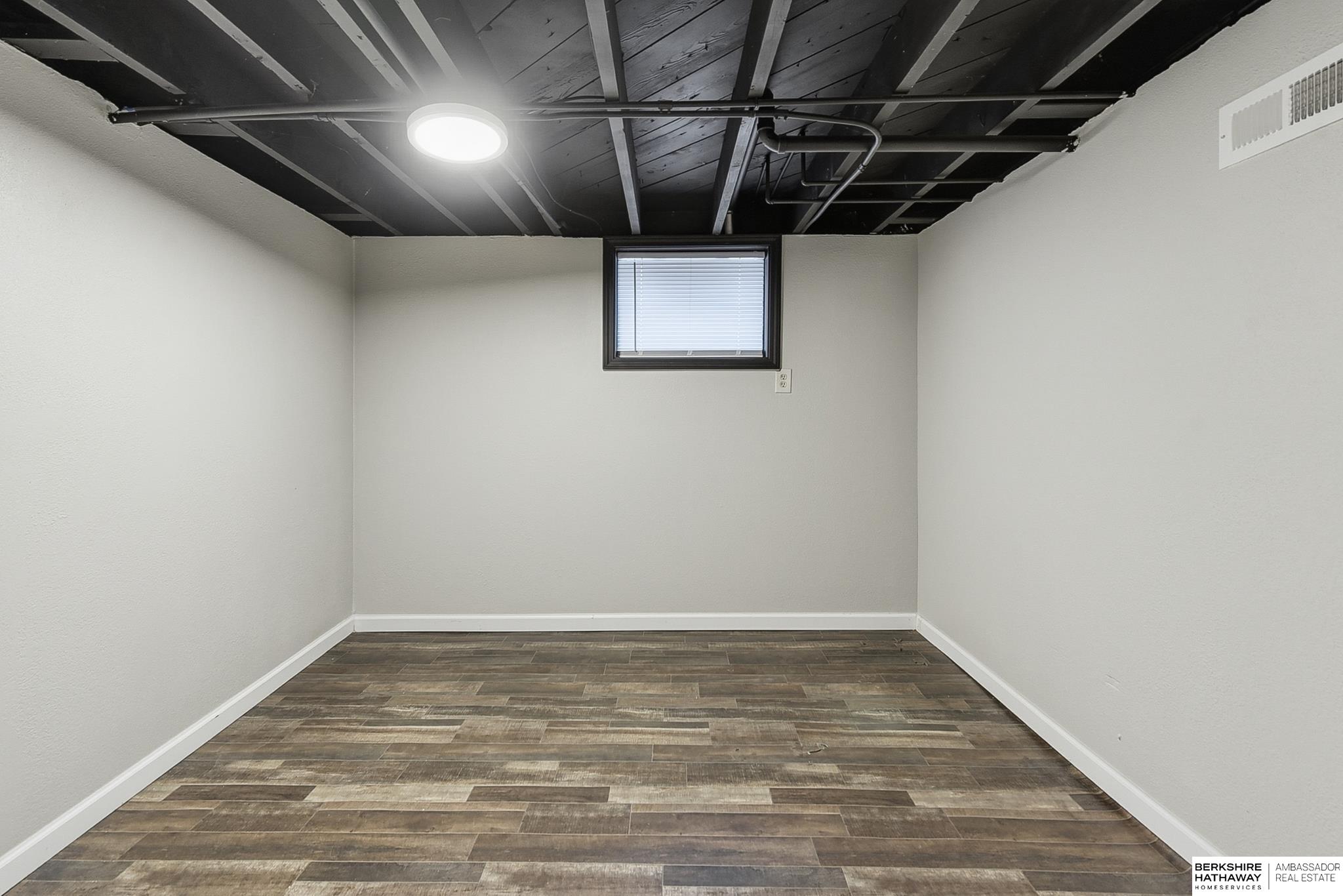 Omaha, Nebraska 68107, United States, 2 Bedrooms Bedrooms, ,2 BathroomsBathrooms,Residential,Active,240014