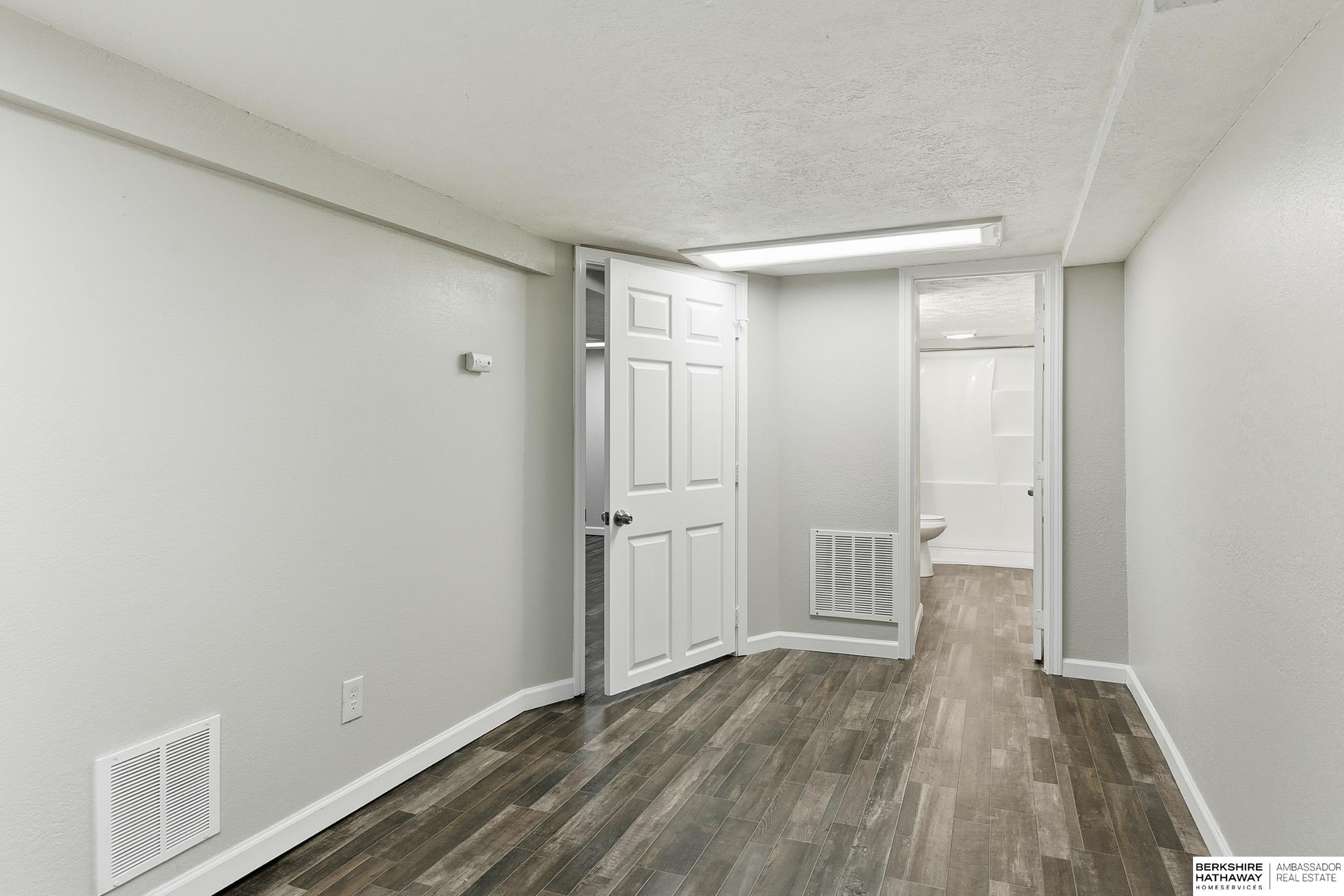 Omaha, Nebraska 68107, United States, 2 Bedrooms Bedrooms, ,2 BathroomsBathrooms,Residential,Active,240014