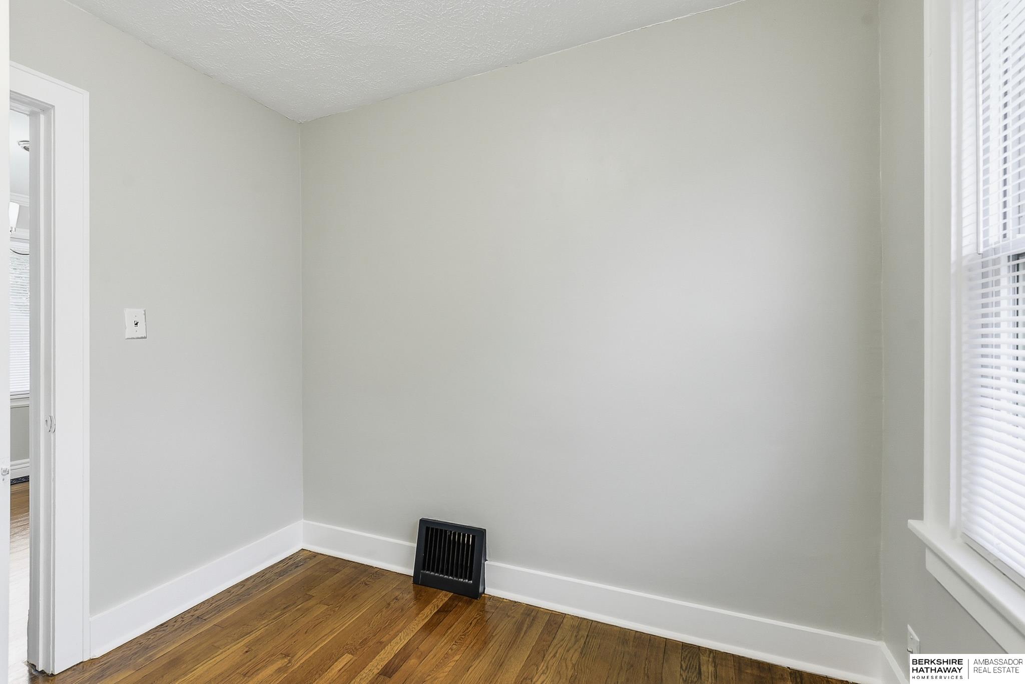 Omaha, Nebraska 68107, United States, 2 Bedrooms Bedrooms, ,2 BathroomsBathrooms,Residential,Active,240014