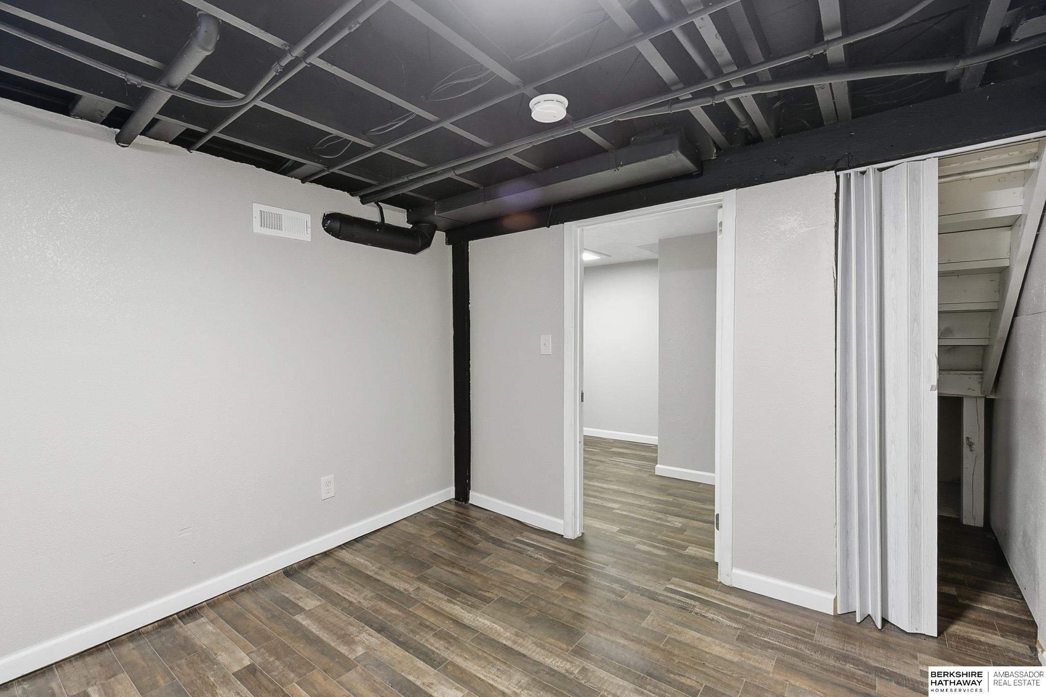 Omaha, Nebraska 68107, United States, 2 Bedrooms Bedrooms, ,2 BathroomsBathrooms,Residential,Active,240014