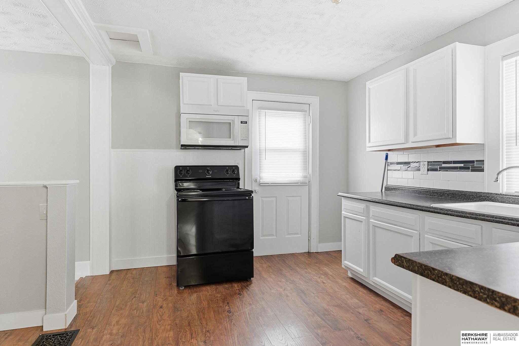 Omaha, Nebraska 68107, United States, 2 Bedrooms Bedrooms, ,2 BathroomsBathrooms,Residential,Active,240014