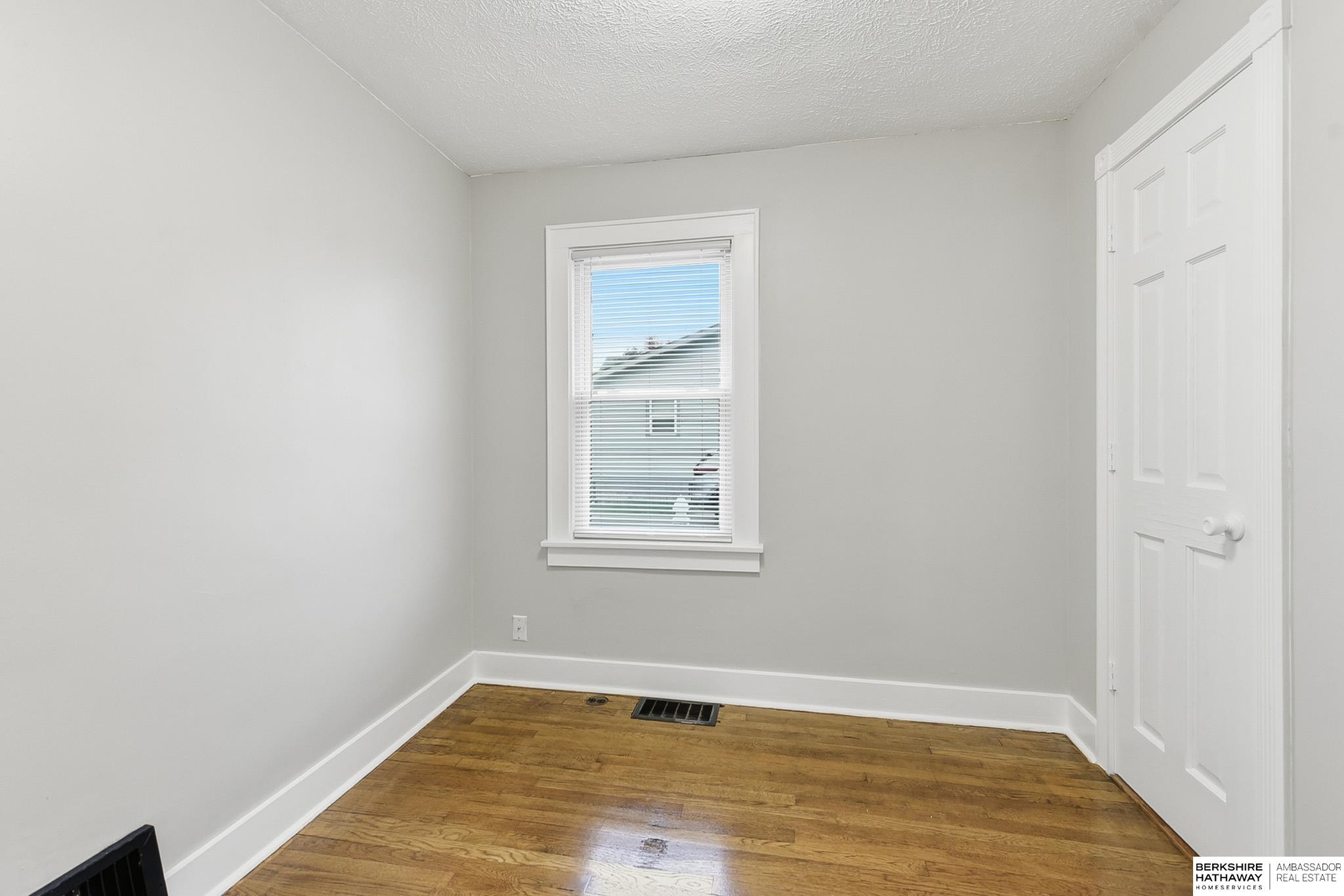 Omaha, Nebraska 68107, United States, 2 Bedrooms Bedrooms, ,2 BathroomsBathrooms,Residential,Active,240014