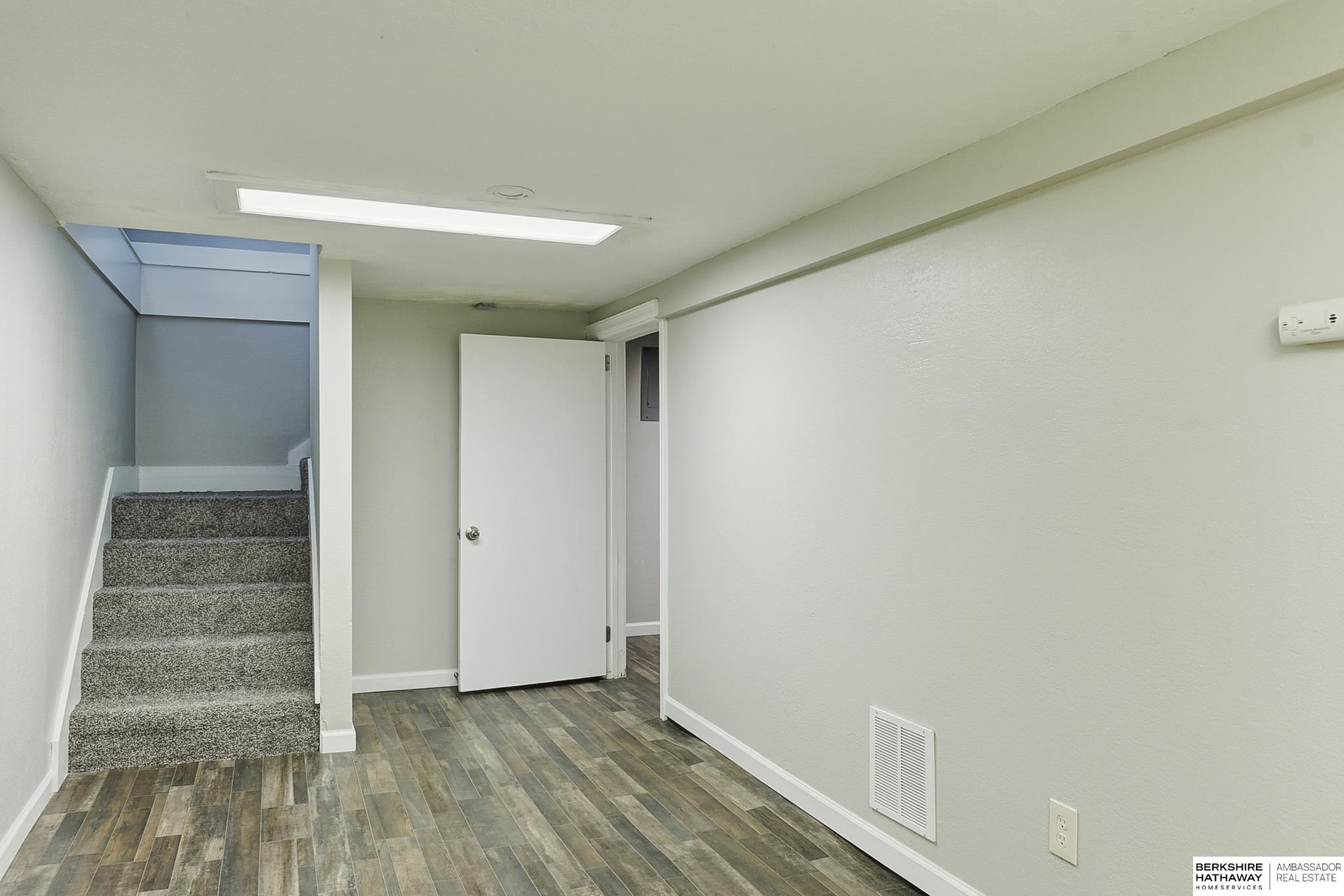 Omaha, Nebraska 68107, United States, 2 Bedrooms Bedrooms, ,2 BathroomsBathrooms,Residential,Active,240014