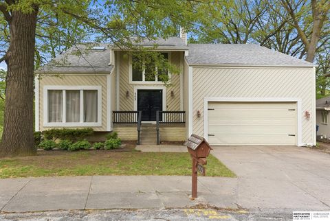 Photo of 909 Ridgewood Court, Bellevue, NE 68005 (MLS # 22611951)