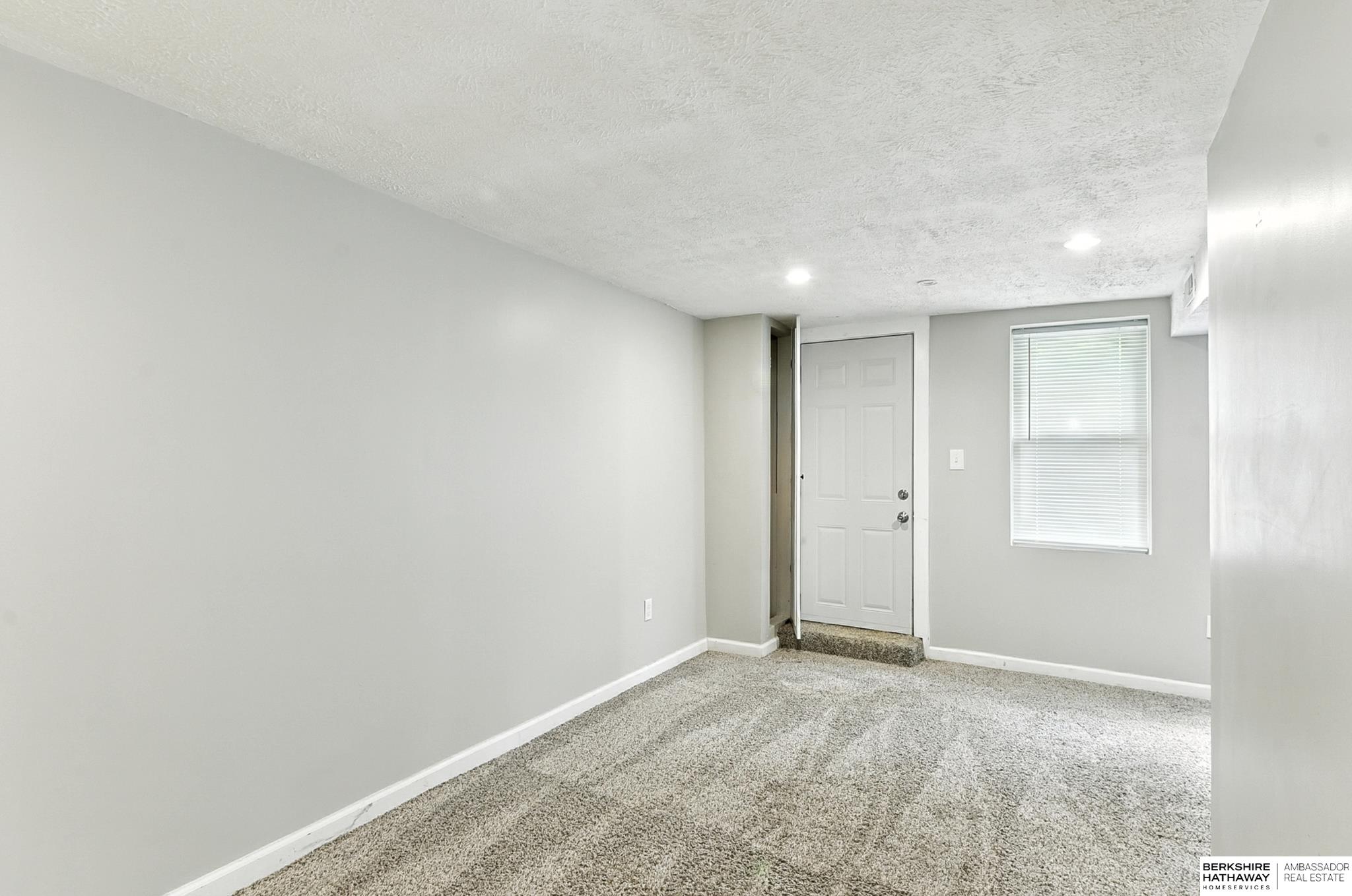 Omaha, Nebraska 68104, United States, 4 Bedrooms Bedrooms, ,2 BathroomsBathrooms,Residential,Pending,191062