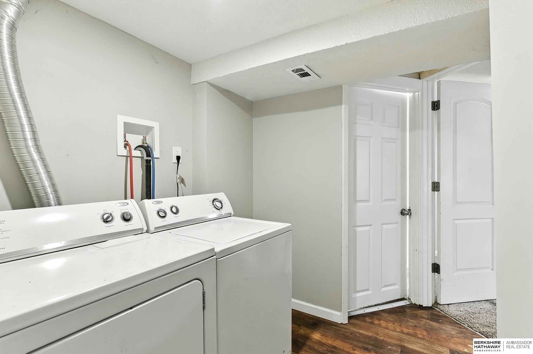 Omaha, Nebraska 68104, United States, 4 Bedrooms Bedrooms, ,2 BathroomsBathrooms,Residential,Pending,191062