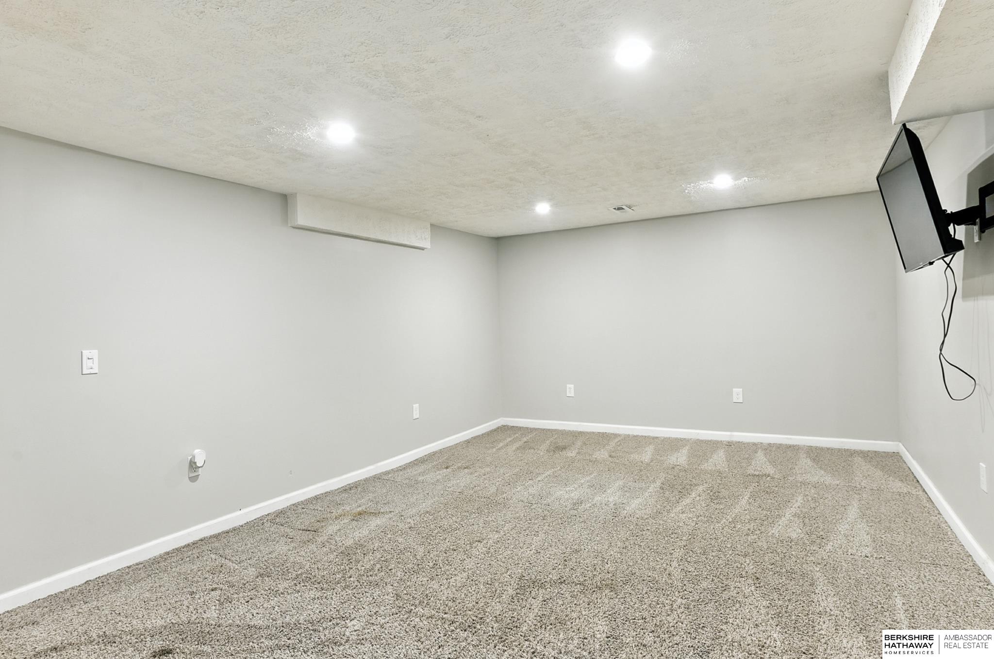 Omaha, Nebraska 68104, United States, 4 Bedrooms Bedrooms, ,2 BathroomsBathrooms,Residential,Pending,191062