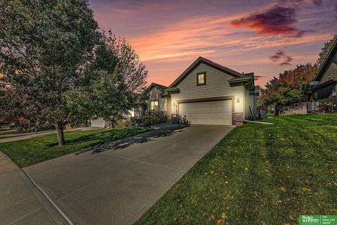 Photo of 17302 Emmet Street, Omaha, NE 68116 (MLS # 22530885)