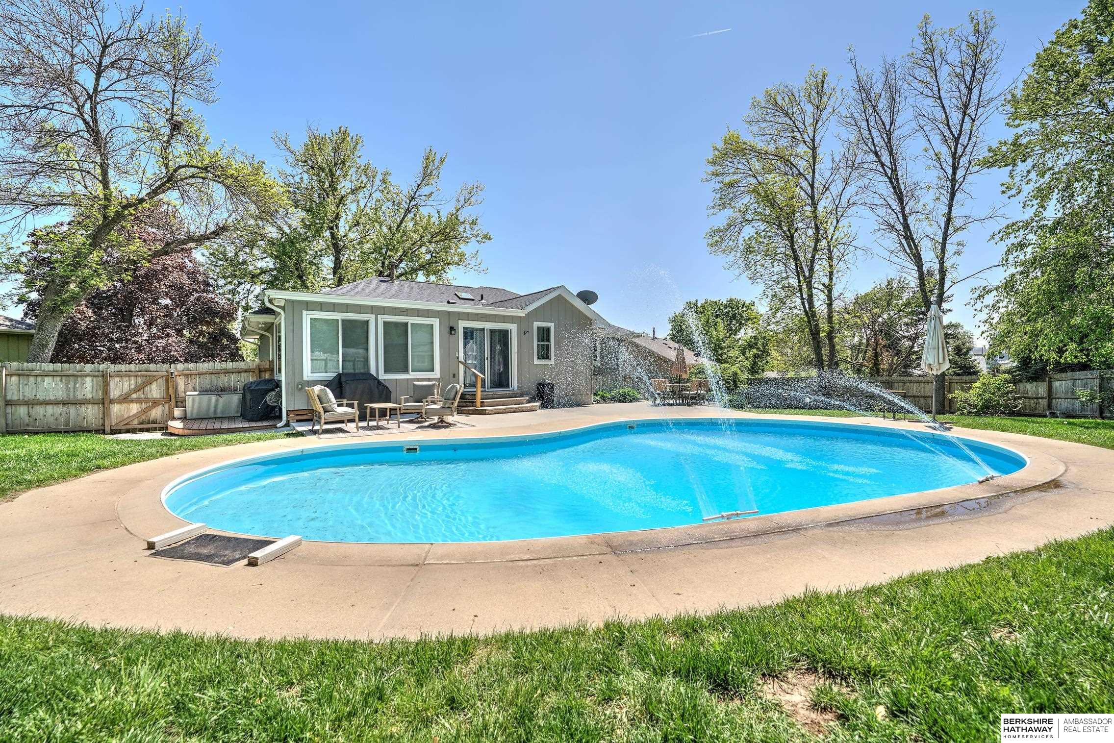 Omaha, Nebraska 68144, United States, 3 Bedrooms Bedrooms, ,2 BathroomsBathrooms,Residential,Pending,144879