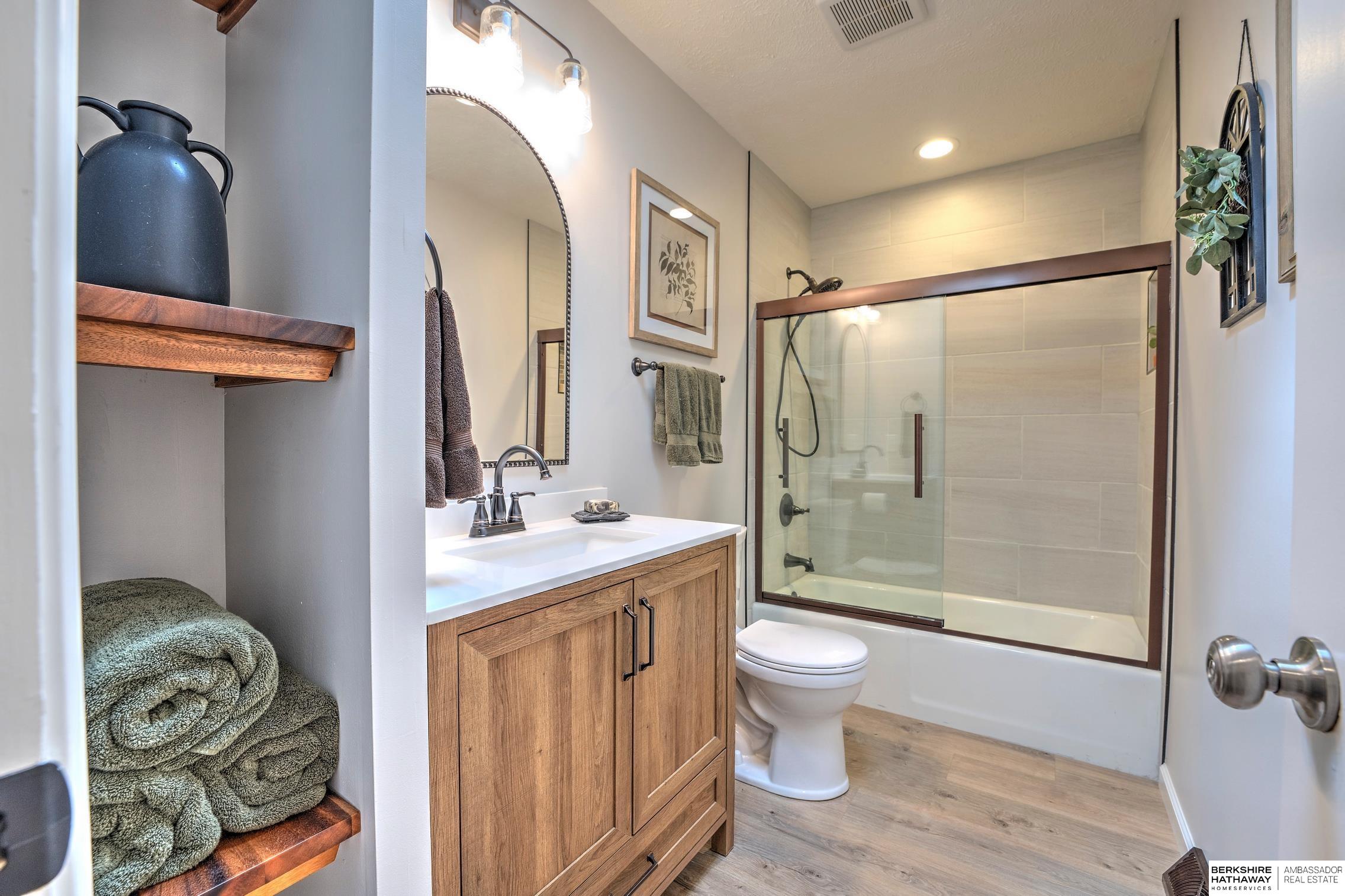 Omaha, Nebraska 68144, United States, 3 Bedrooms Bedrooms, ,2 BathroomsBathrooms,Residential,Pending,144879