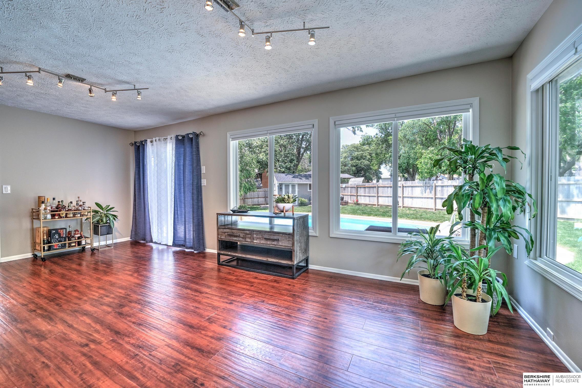 Omaha, Nebraska 68144, United States, 3 Bedrooms Bedrooms, ,2 BathroomsBathrooms,Residential,Pending,144879