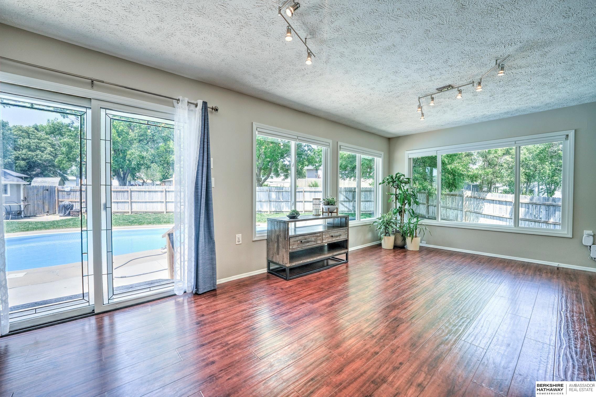 Omaha, Nebraska 68144, United States, 3 Bedrooms Bedrooms, ,2 BathroomsBathrooms,Residential,Pending,144879