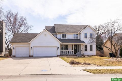 Photo of 17087 Weir Street, Omaha, NE 68135 (MLS # 22606644)