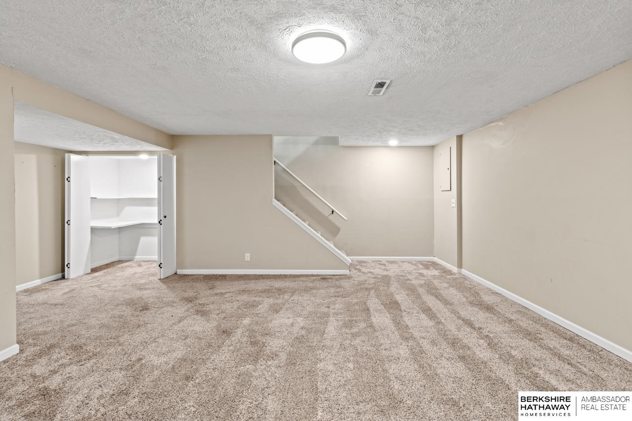 Omaha, Nebraska 68127, United States, 3 Bedrooms Bedrooms, ,3 BathroomsBathrooms,Residential,Active,151555