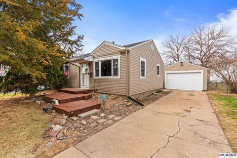 Photo of 914 Pine Street, Council Bluffs, IA 51501 (MLS # 22606705)