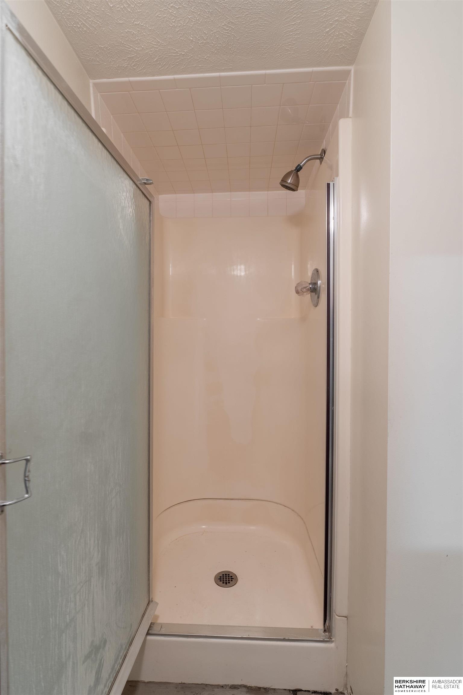 Omaha, Nebraska 68114, United States, 3 Bedrooms Bedrooms, ,2 BathroomsBathrooms,Residential,Pending,124711