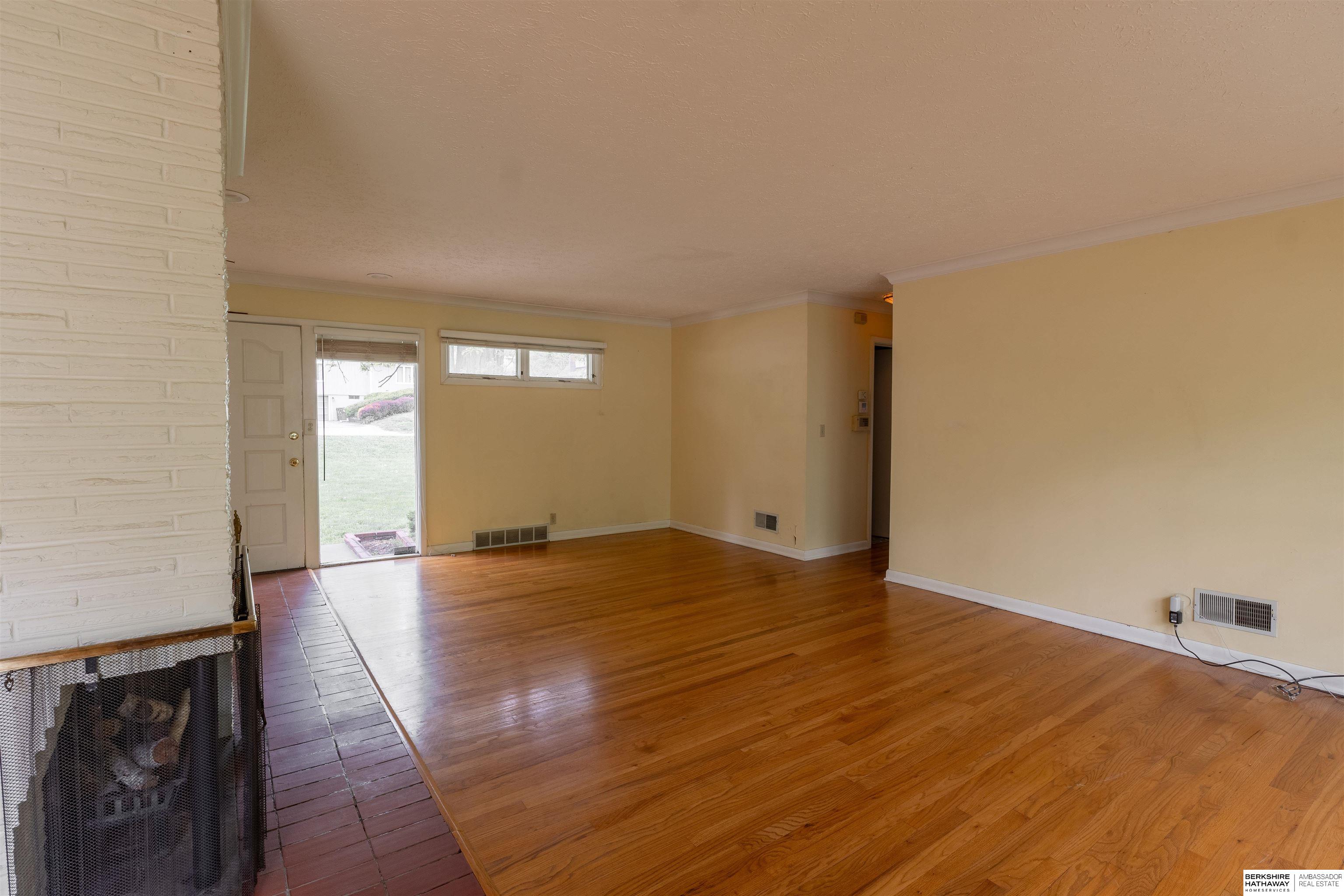 Omaha, Nebraska 68114, United States, 3 Bedrooms Bedrooms, ,2 BathroomsBathrooms,Residential,Pending,124711