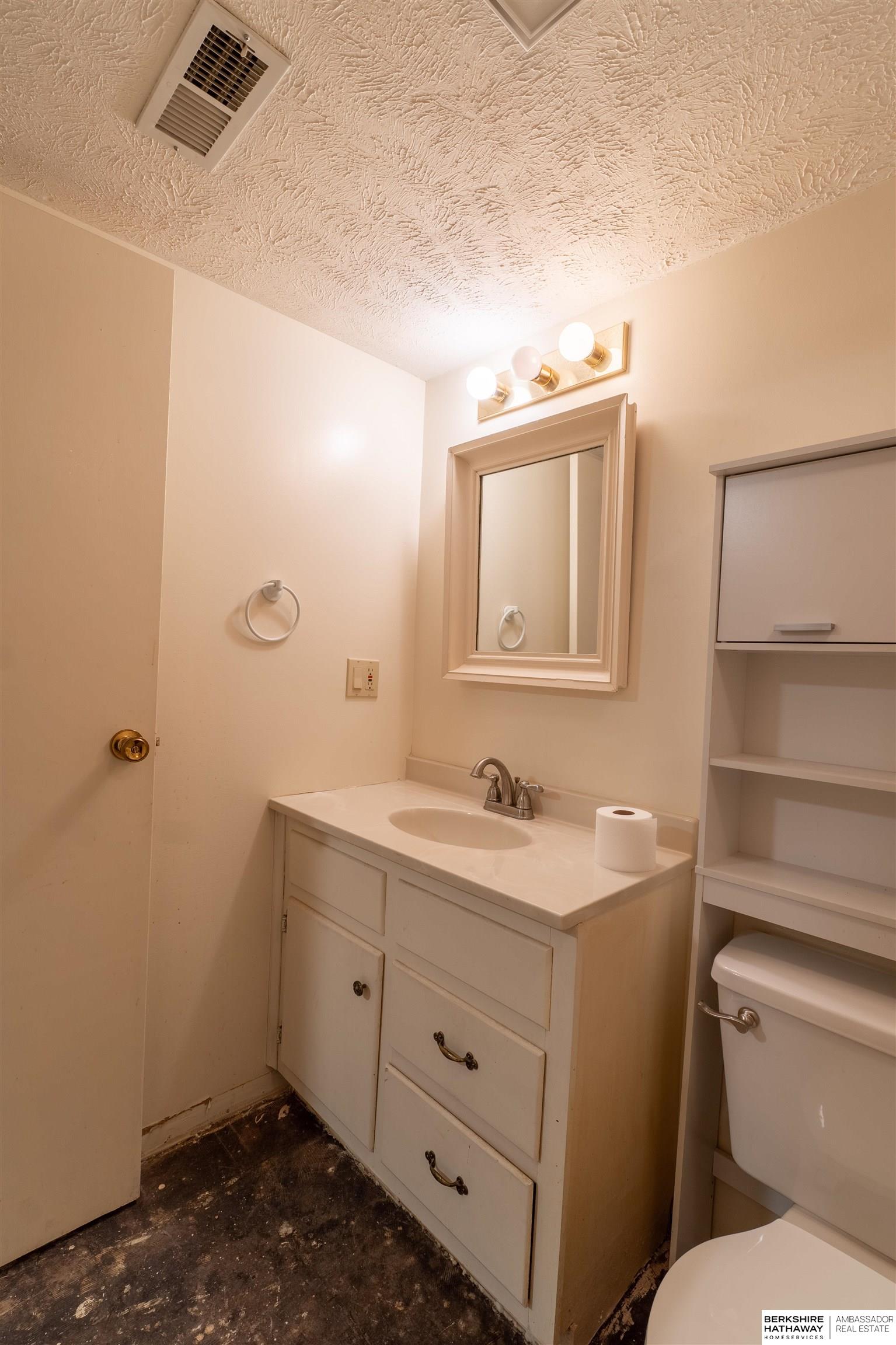 Omaha, Nebraska 68114, United States, 3 Bedrooms Bedrooms, ,2 BathroomsBathrooms,Residential,Pending,124711