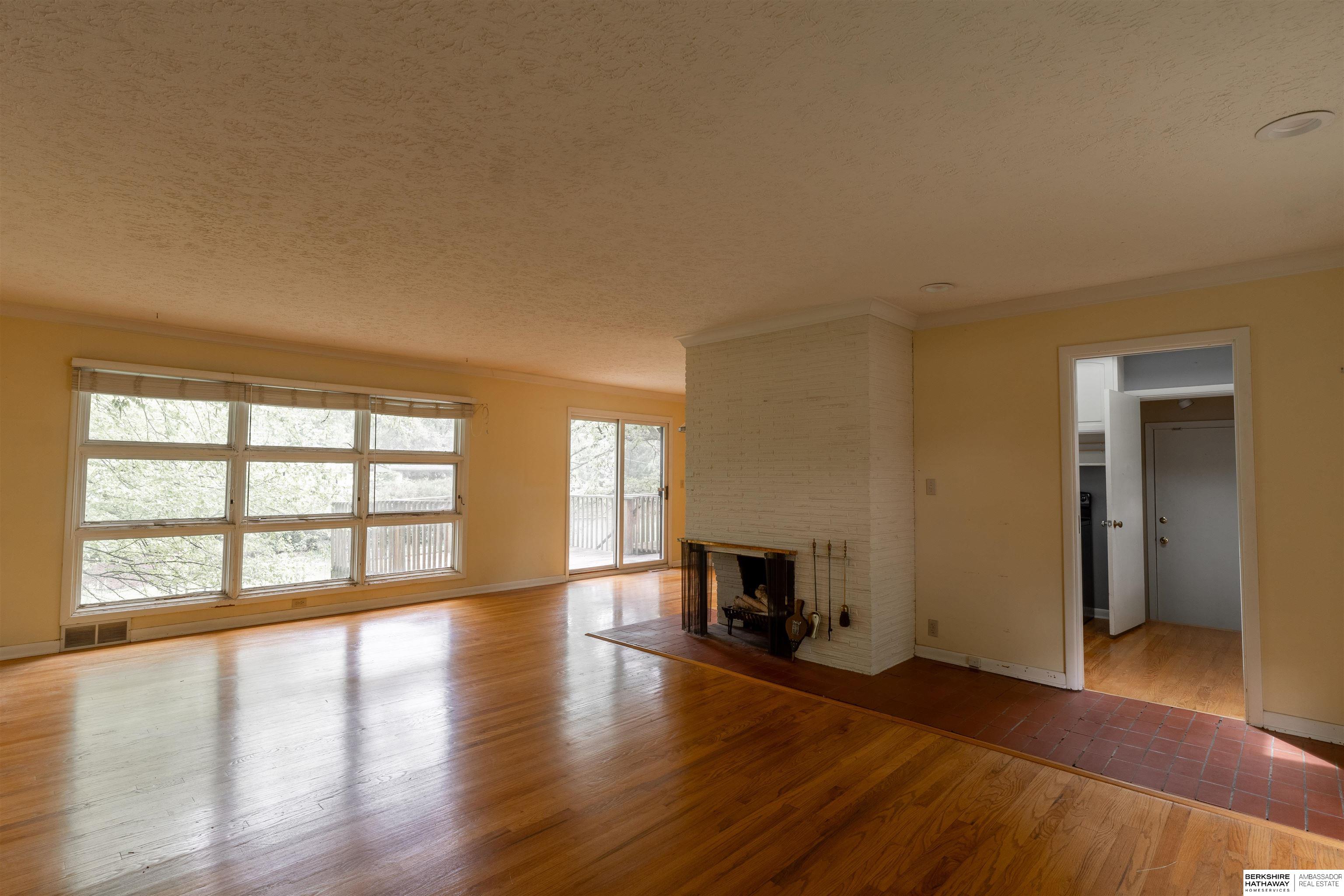 Omaha, Nebraska 68114, United States, 3 Bedrooms Bedrooms, ,2 BathroomsBathrooms,Residential,Pending,124711