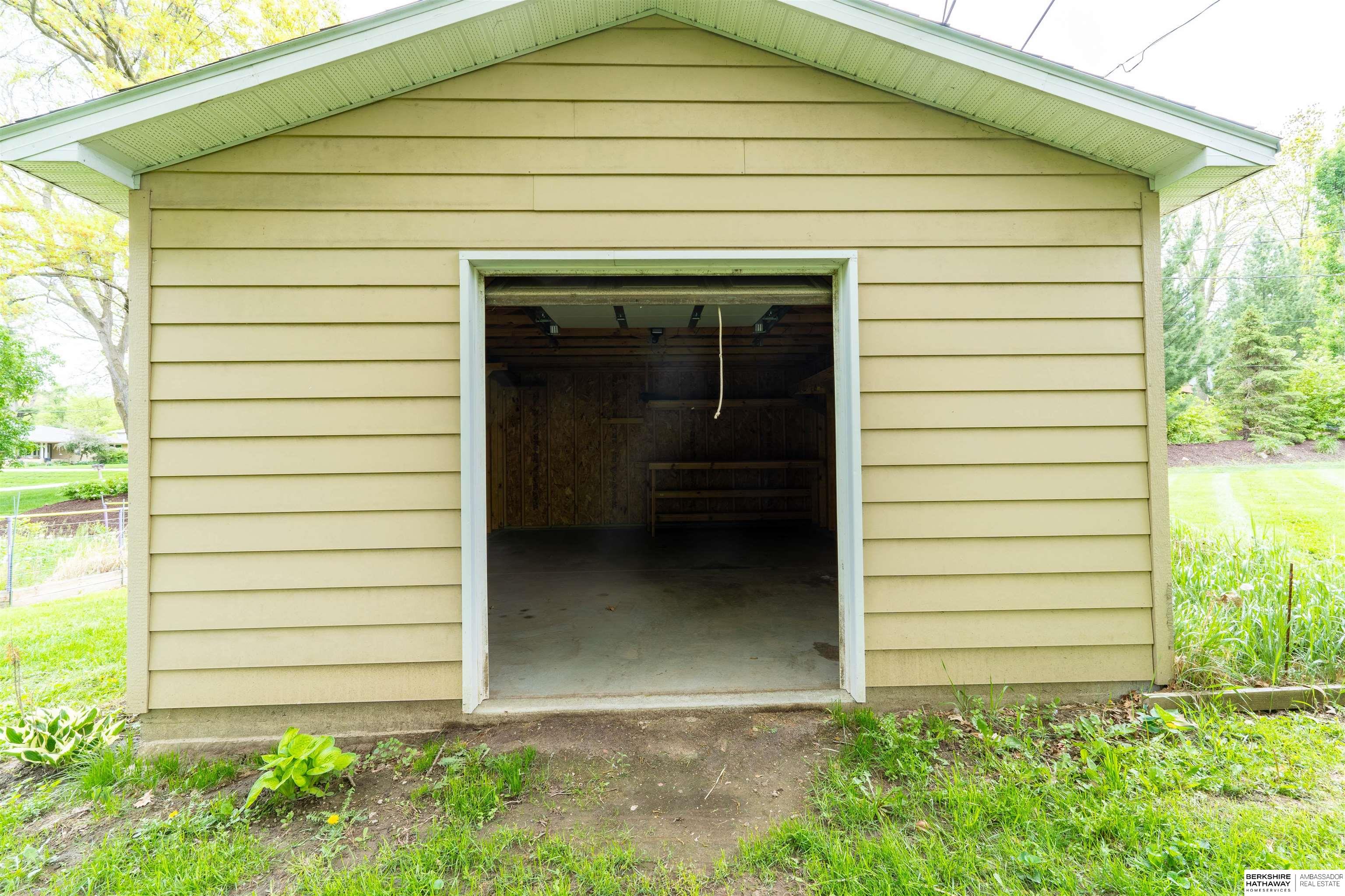 Omaha, Nebraska 68114, United States, 3 Bedrooms Bedrooms, ,2 BathroomsBathrooms,Residential,Pending,124711