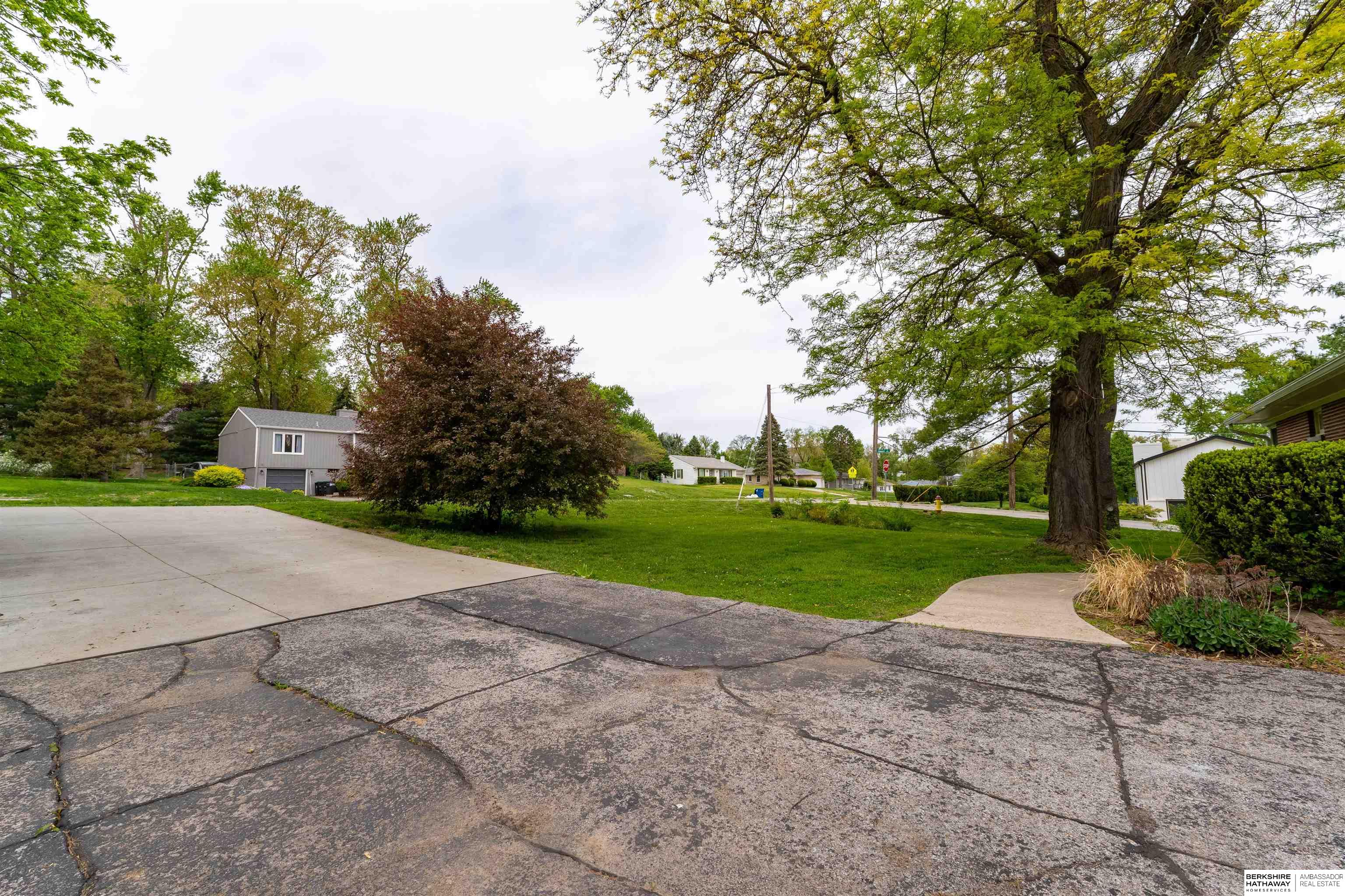 Omaha, Nebraska 68114, United States, 3 Bedrooms Bedrooms, ,2 BathroomsBathrooms,Residential,Pending,124711