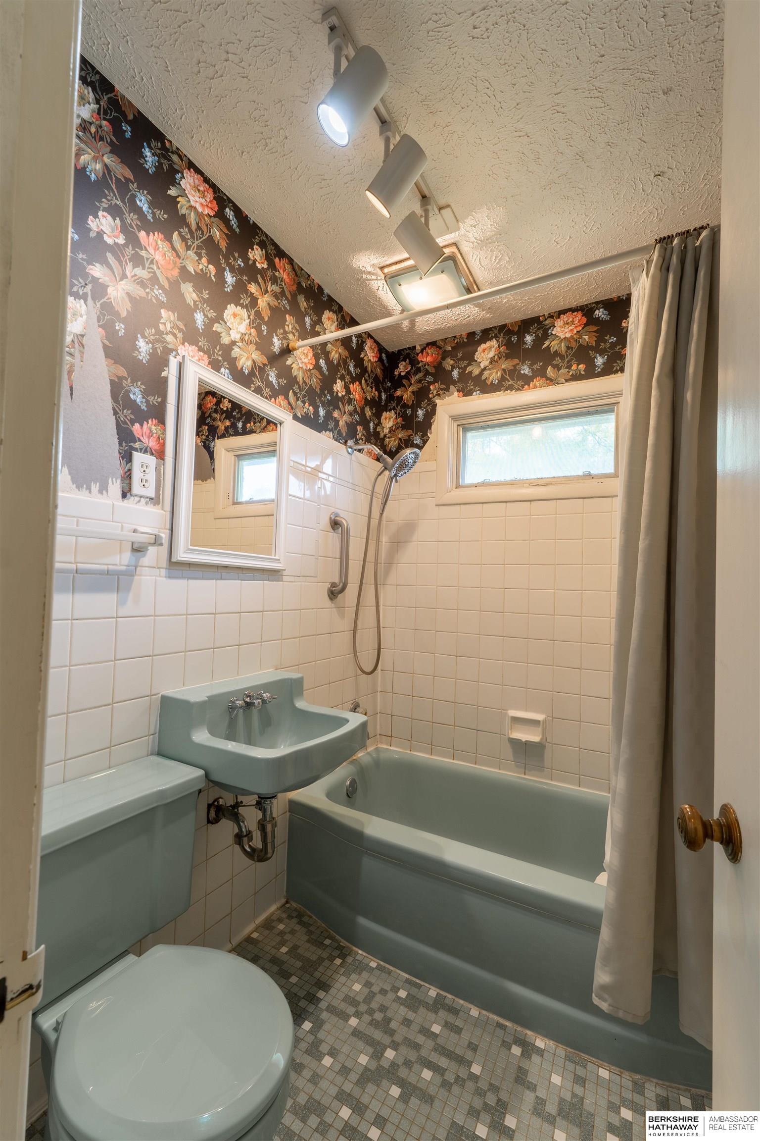 Omaha, Nebraska 68114, United States, 3 Bedrooms Bedrooms, ,2 BathroomsBathrooms,Residential,Pending,124711