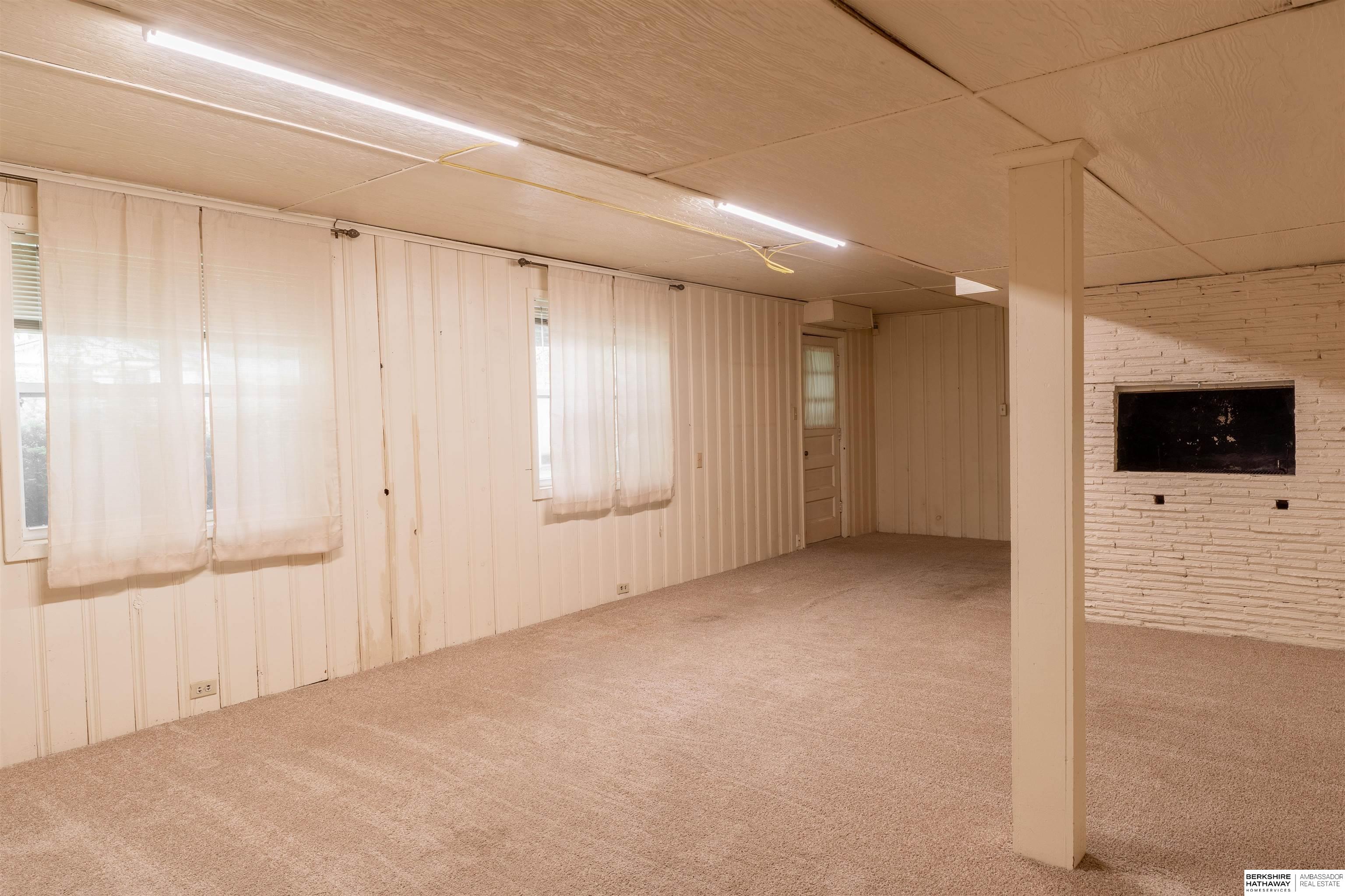 Omaha, Nebraska 68114, United States, 3 Bedrooms Bedrooms, ,2 BathroomsBathrooms,Residential,Pending,124711