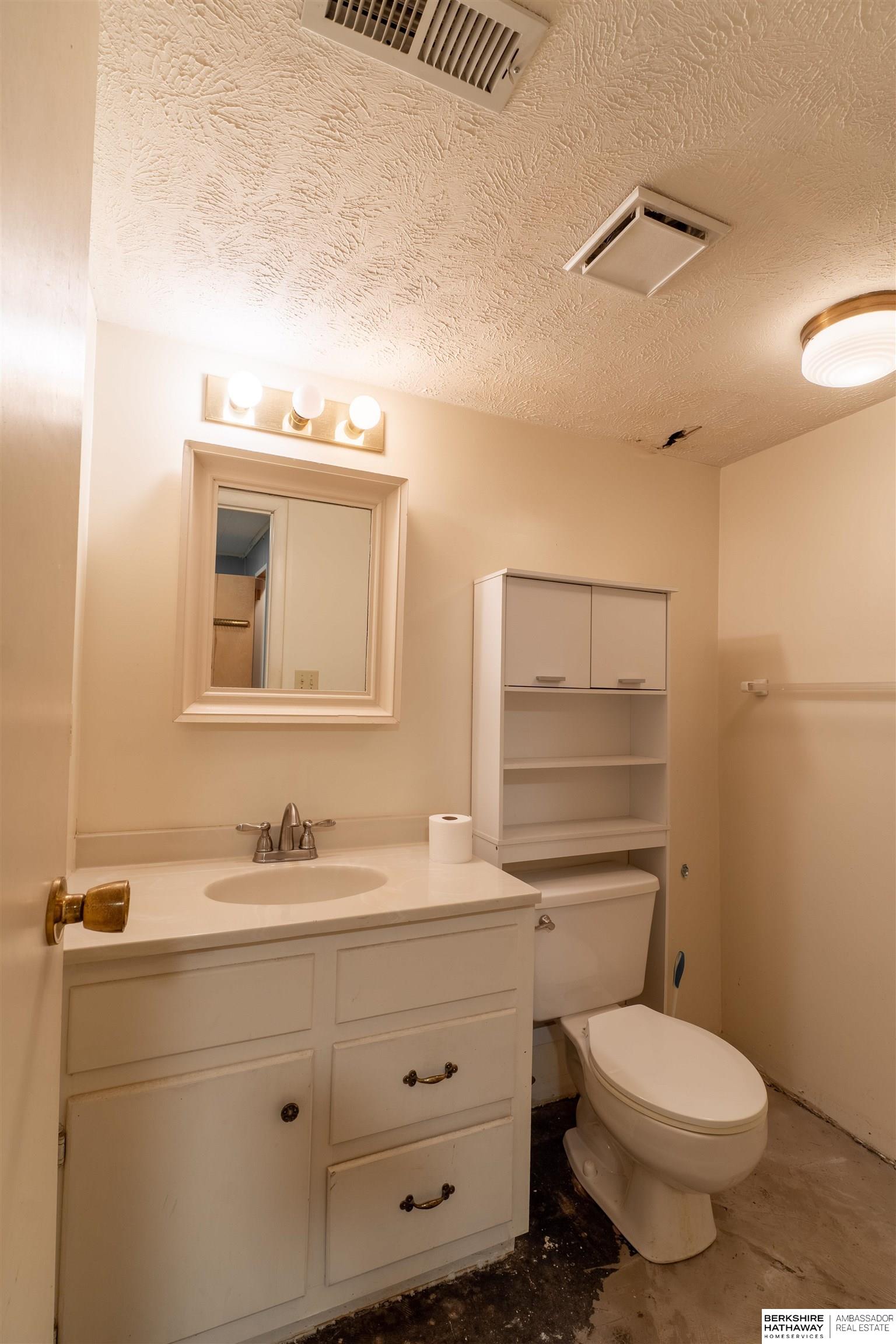 Omaha, Nebraska 68114, United States, 3 Bedrooms Bedrooms, ,2 BathroomsBathrooms,Residential,Pending,124711