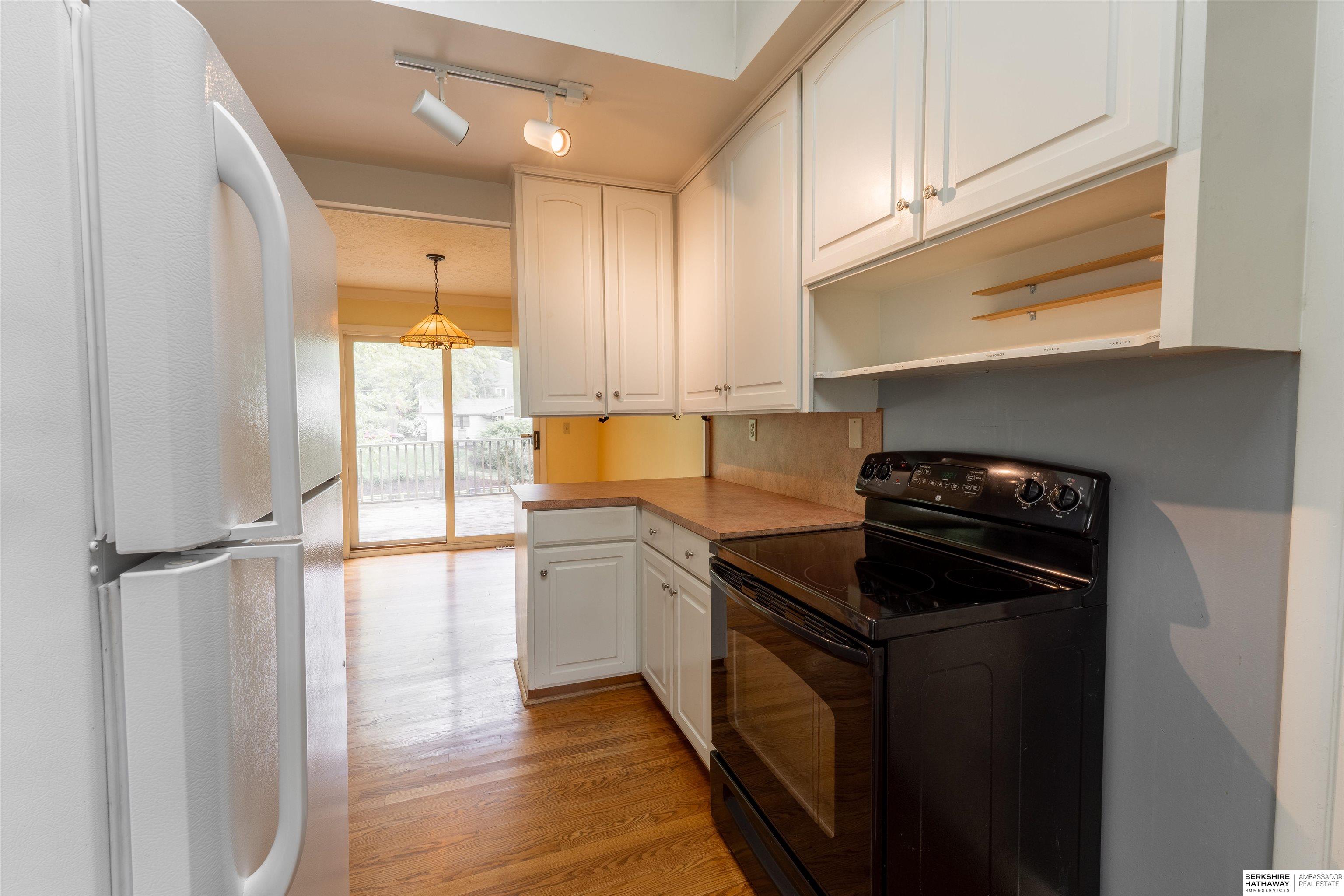 Omaha, Nebraska 68114, United States, 3 Bedrooms Bedrooms, ,2 BathroomsBathrooms,Residential,Pending,124711