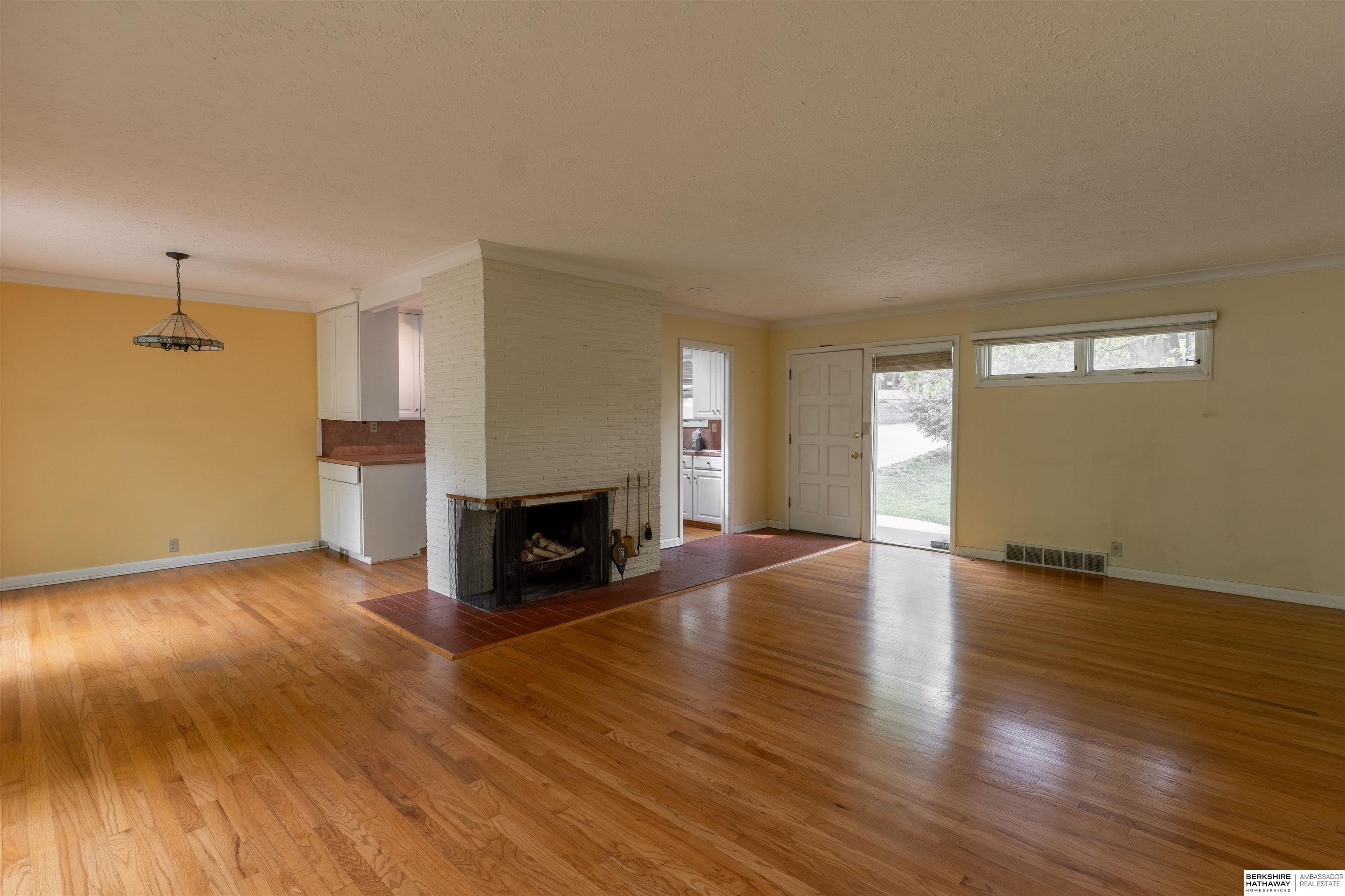 Omaha, Nebraska 68114, United States, 3 Bedrooms Bedrooms, ,2 BathroomsBathrooms,Residential,Pending,124711