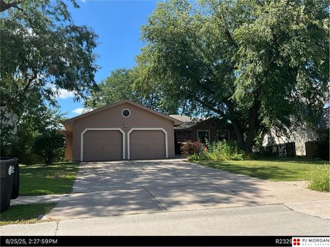 Photo of 6424 S 95th Street, Omaha, NE 68127 (MLS # 22607420)