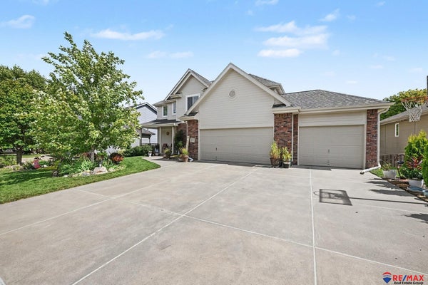 12015 S 49TH ST, PAPILLION, NE 68133 - Image 0bea096b8cfbcfe8a5fe000e92f94055/4170893700