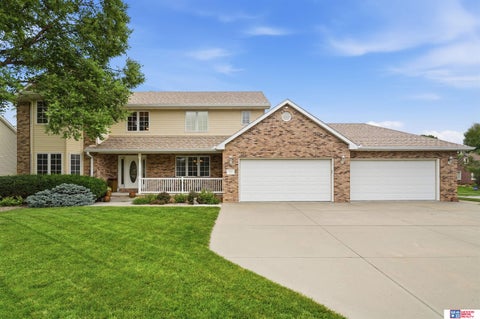 Photo of 1930 Davenport Drive, Lincoln, NE 68512 (MLS # 22618104)