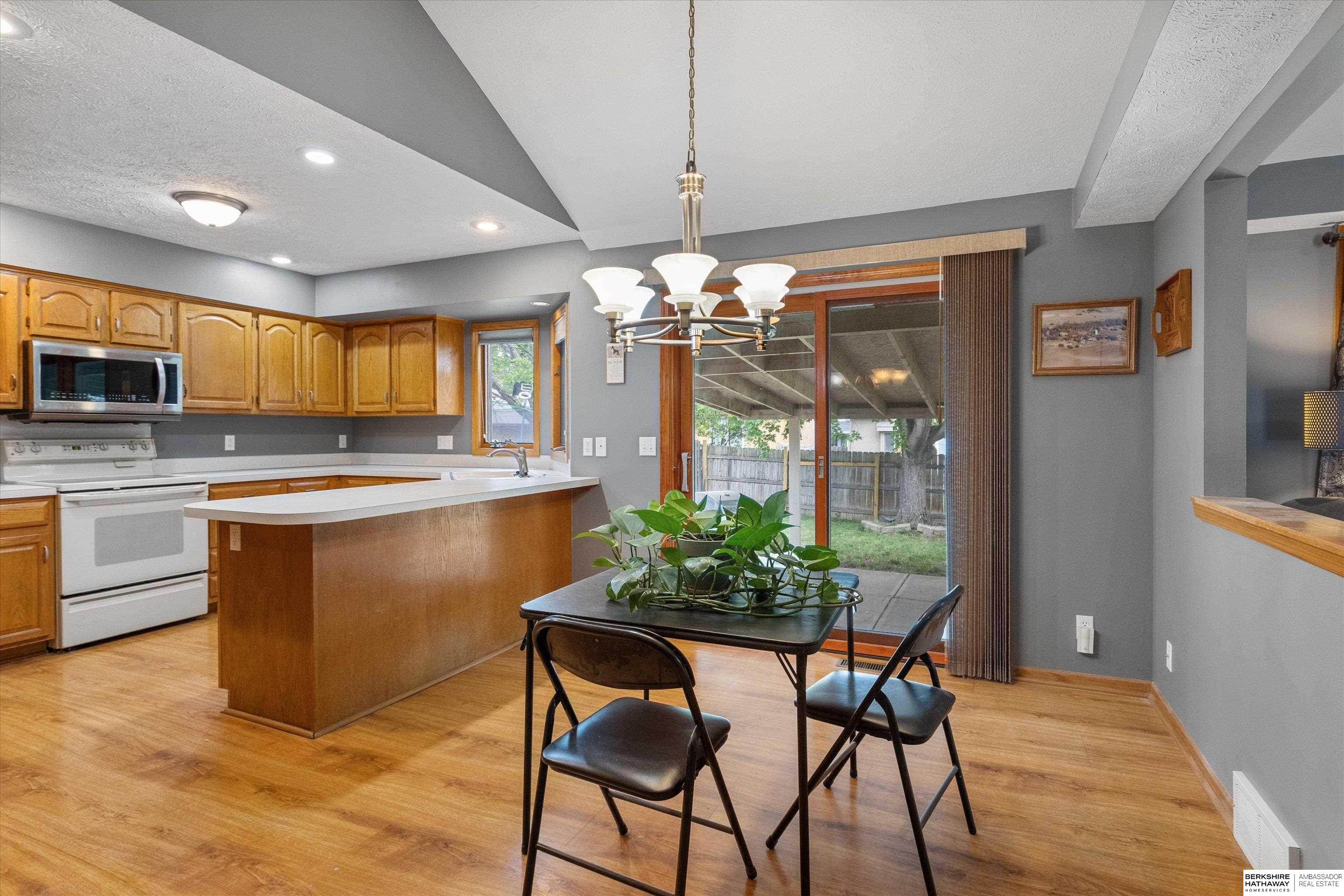 Omaha, Nebraska 68116, United States, 3 Bedrooms Bedrooms, ,3 BathroomsBathrooms,Residential,Pending,144686