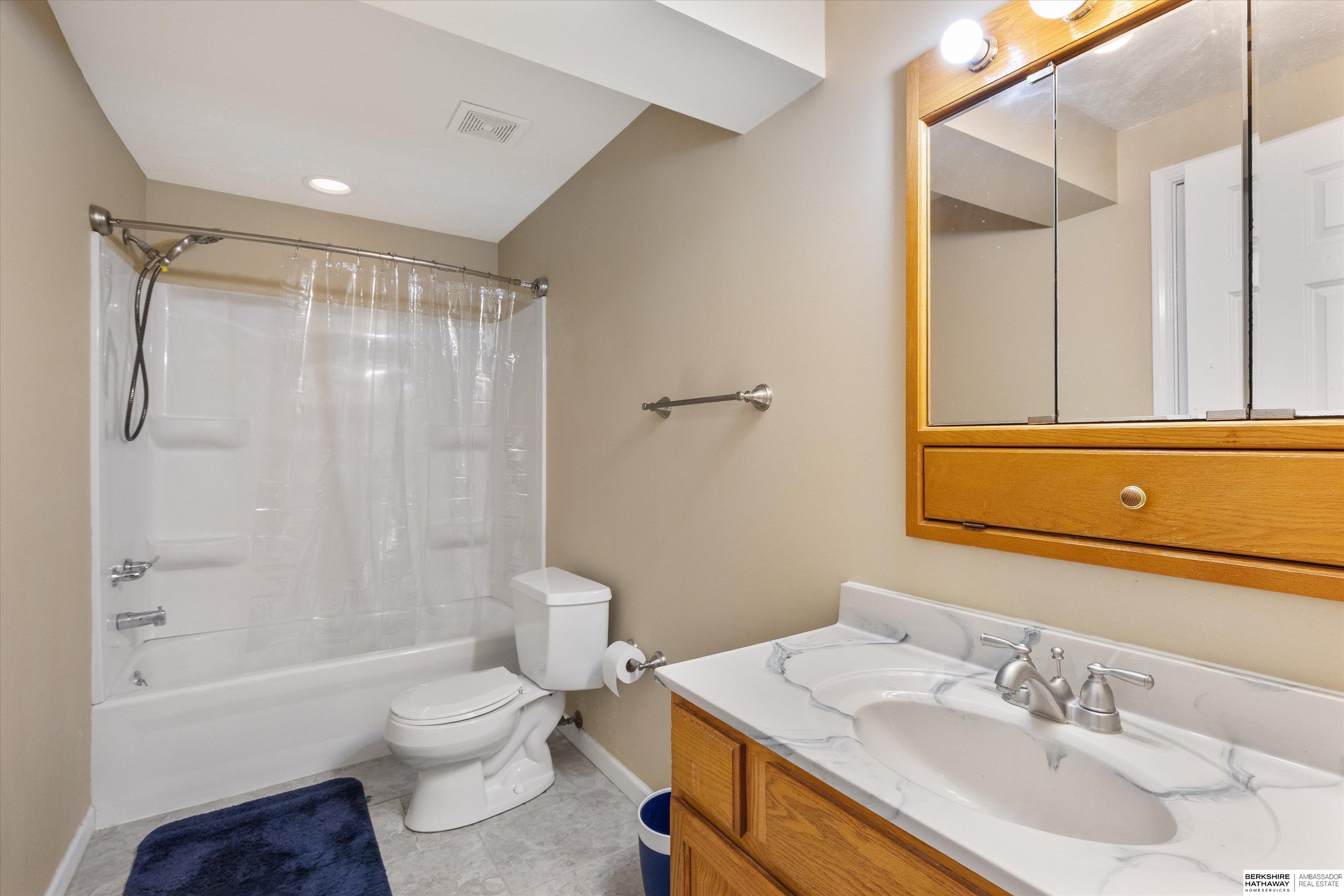 Omaha, Nebraska 68116, United States, 3 Bedrooms Bedrooms, ,3 BathroomsBathrooms,Residential,Pending,144686