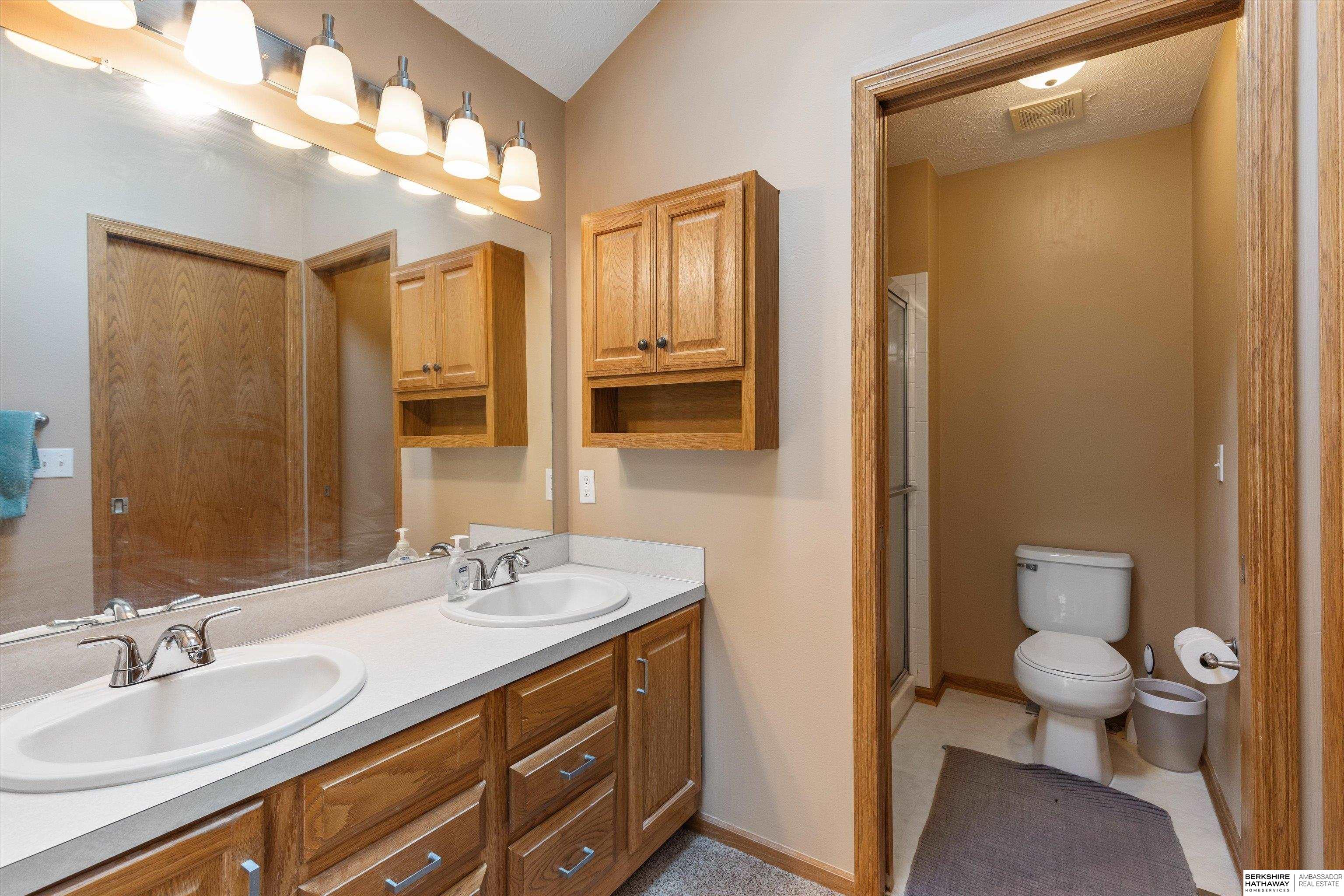 Omaha, Nebraska 68116, United States, 3 Bedrooms Bedrooms, ,3 BathroomsBathrooms,Residential,Pending,144686