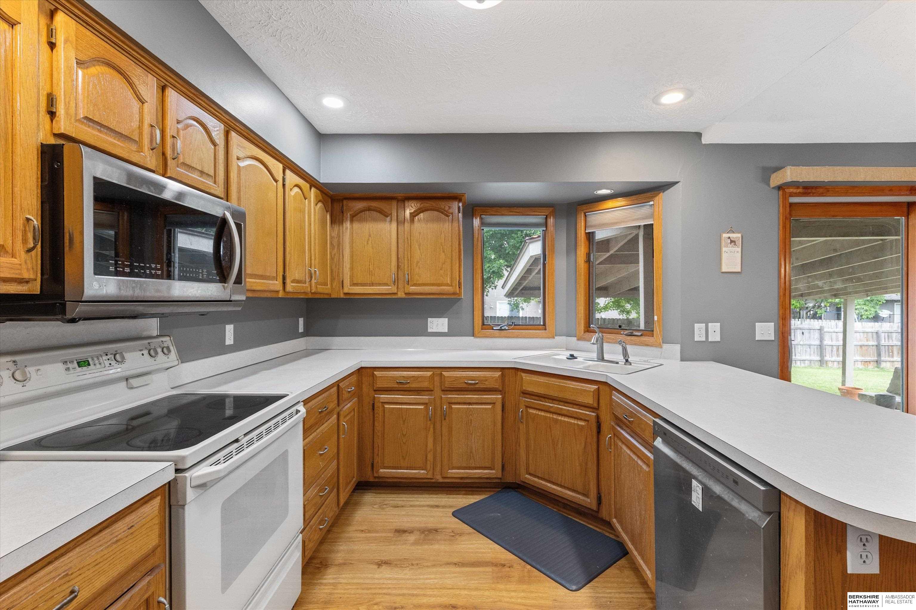 Omaha, Nebraska 68116, United States, 3 Bedrooms Bedrooms, ,3 BathroomsBathrooms,Residential,Pending,144686