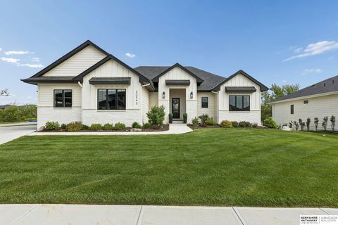 Photo of 20542 Hartman Avenue, Elkhorn, NE 68022 (MLS # 22611736)