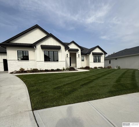 Photo of 20542 Hartman Avenue, Elkhorn, NE 68022 (MLS # 22611736)