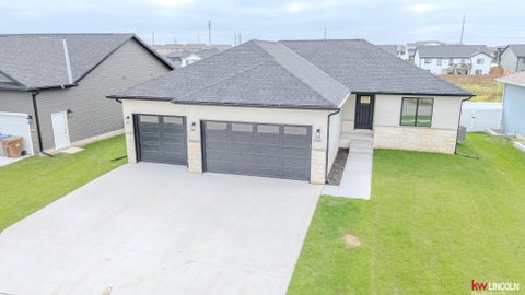 Photo of 935 W Santa Clara Street, Lincoln, NE 68523 (MLS # 22627256)