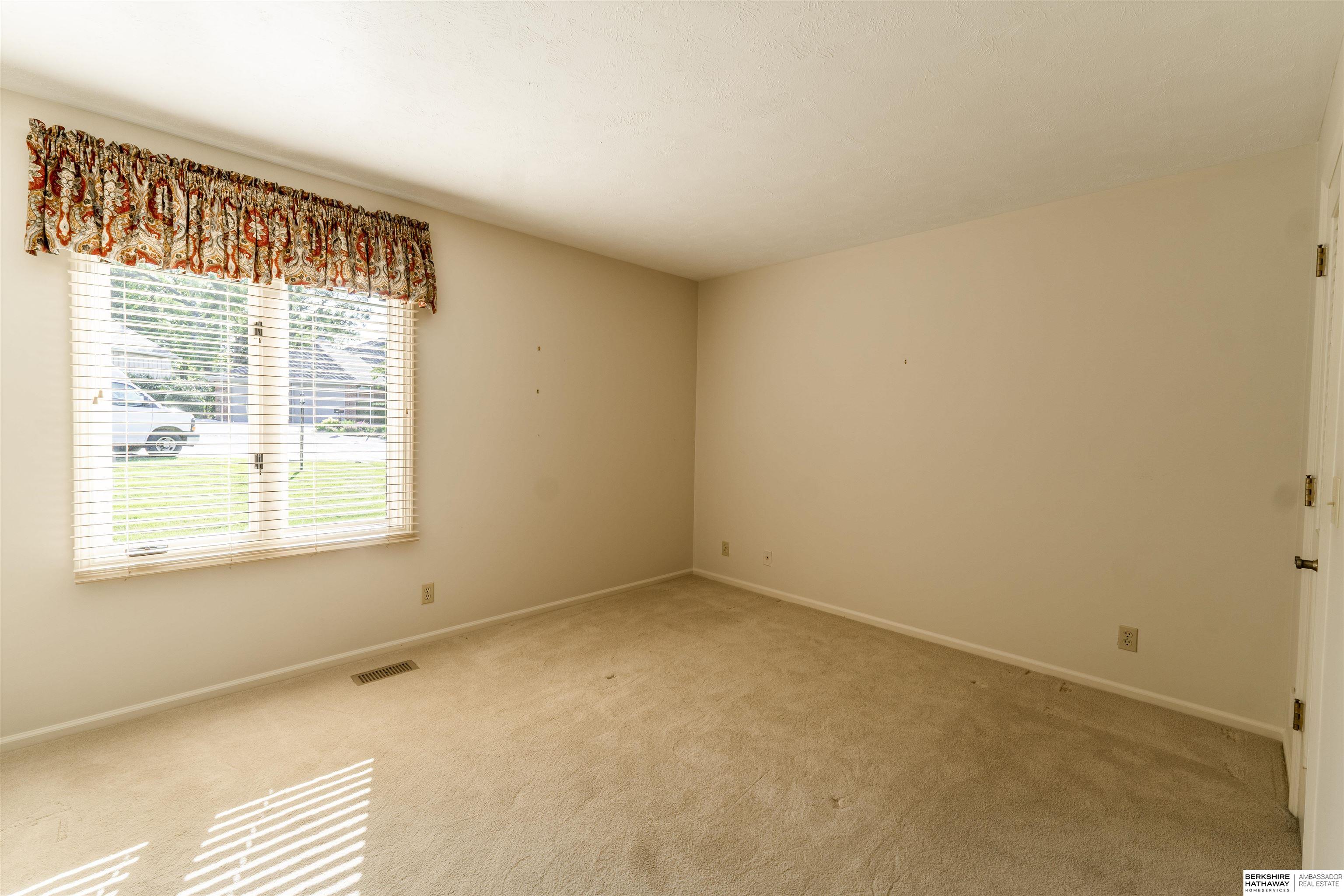 Omaha, Nebraska 68137, United States, 3 Bedrooms Bedrooms, ,4 BathroomsBathrooms,Residential,Active,204600