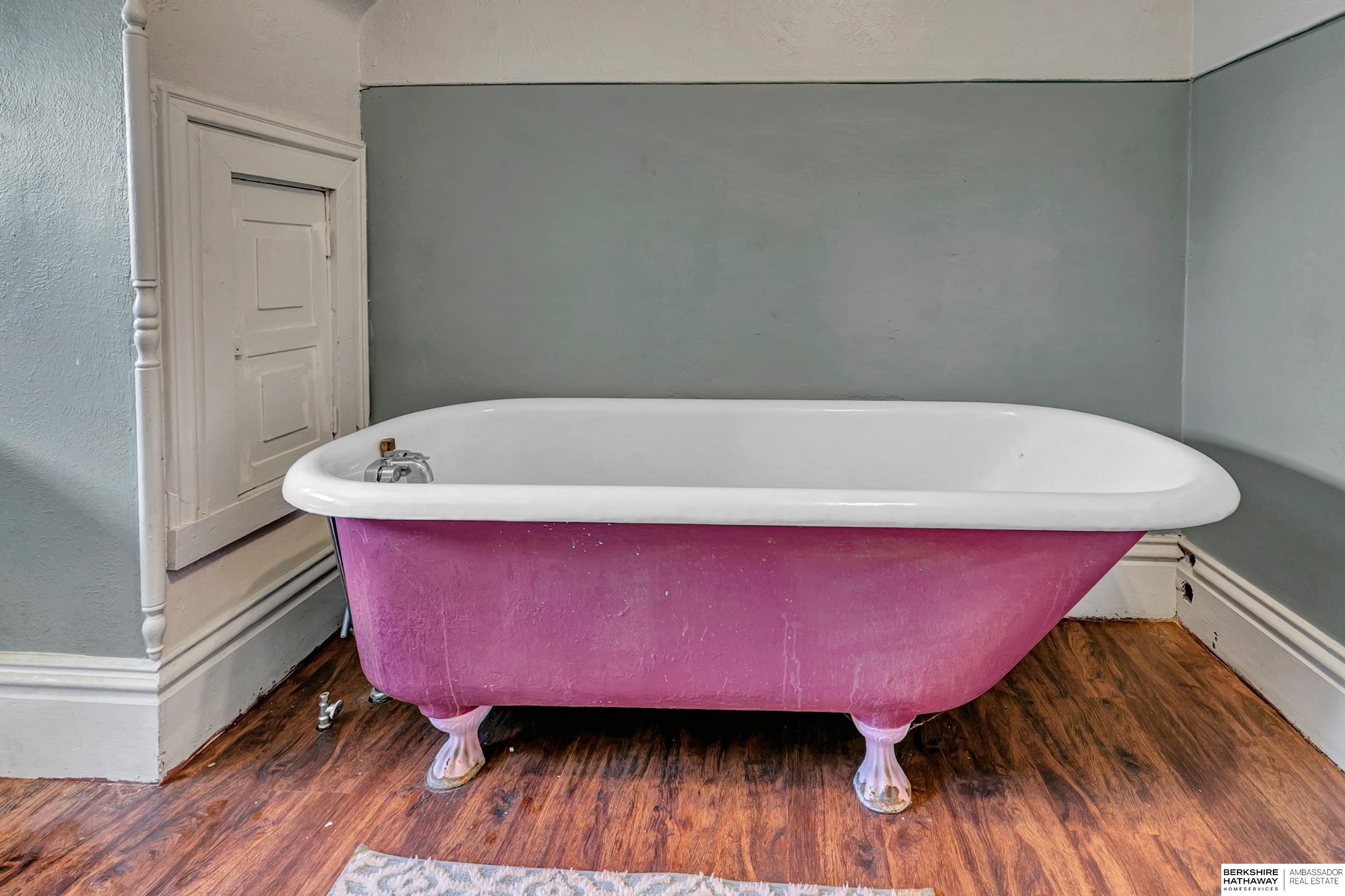 Lincoln, Nebraska 68502, United States, 8 Bedrooms Bedrooms, ,5 BathroomsBathrooms,Residential,Active,246793