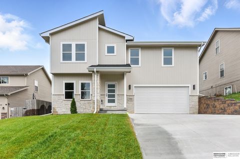 Photo of 13705 Corby Street, Omaha, NE 68164 (MLS # 22604323)