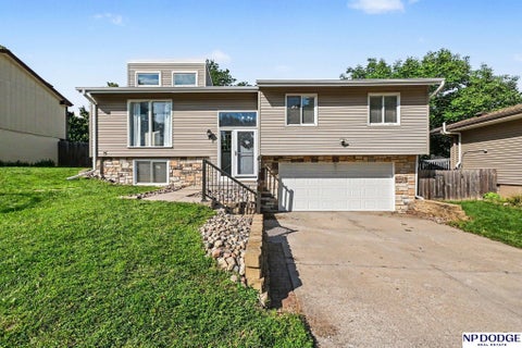 Photo of 14826 Walnut Grove Circle, Omaha, NE 68137 (MLS # 22617904)